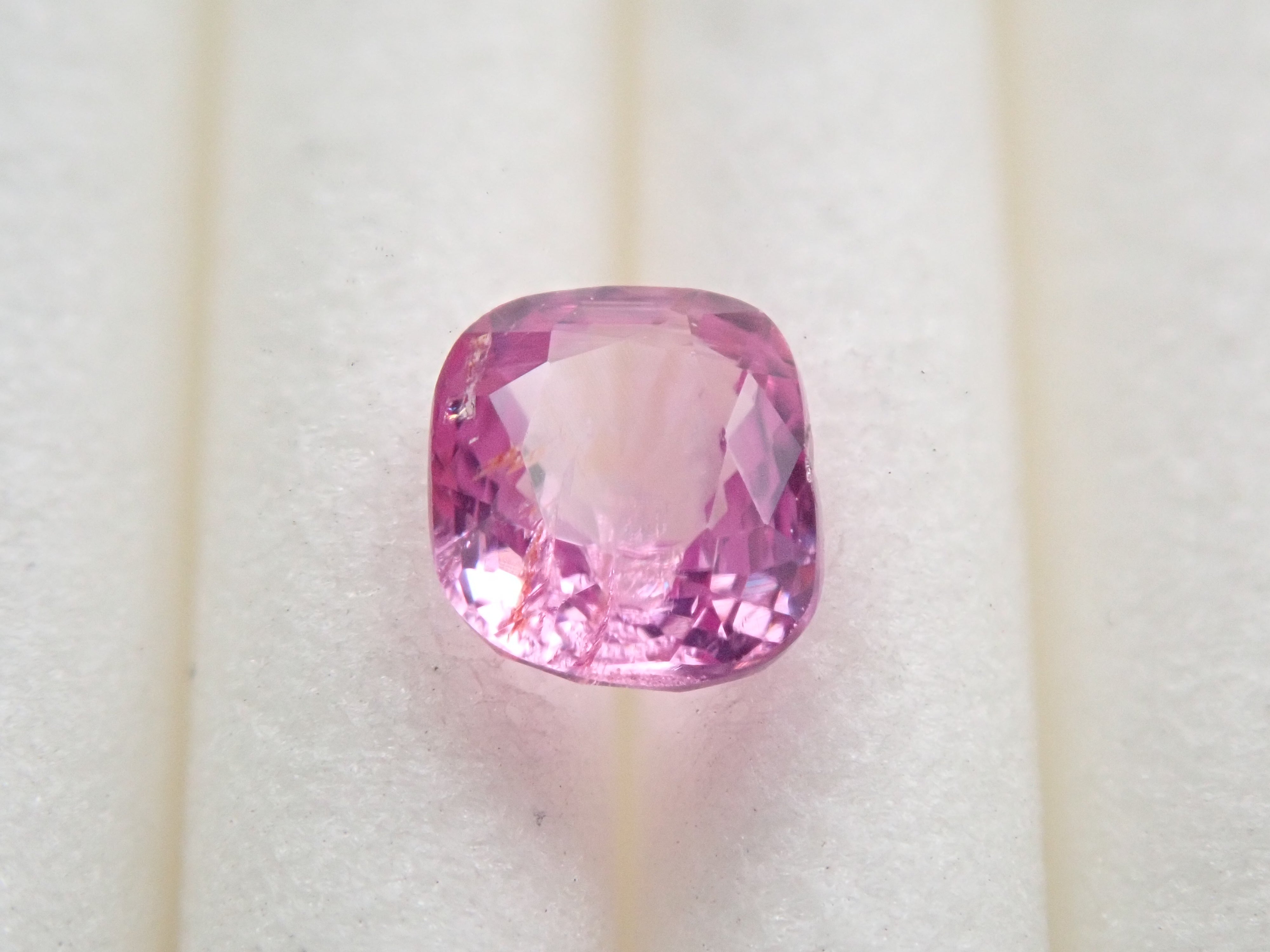 ベトナム産非加熱シルキーピンクサファイア 0.426ctルース