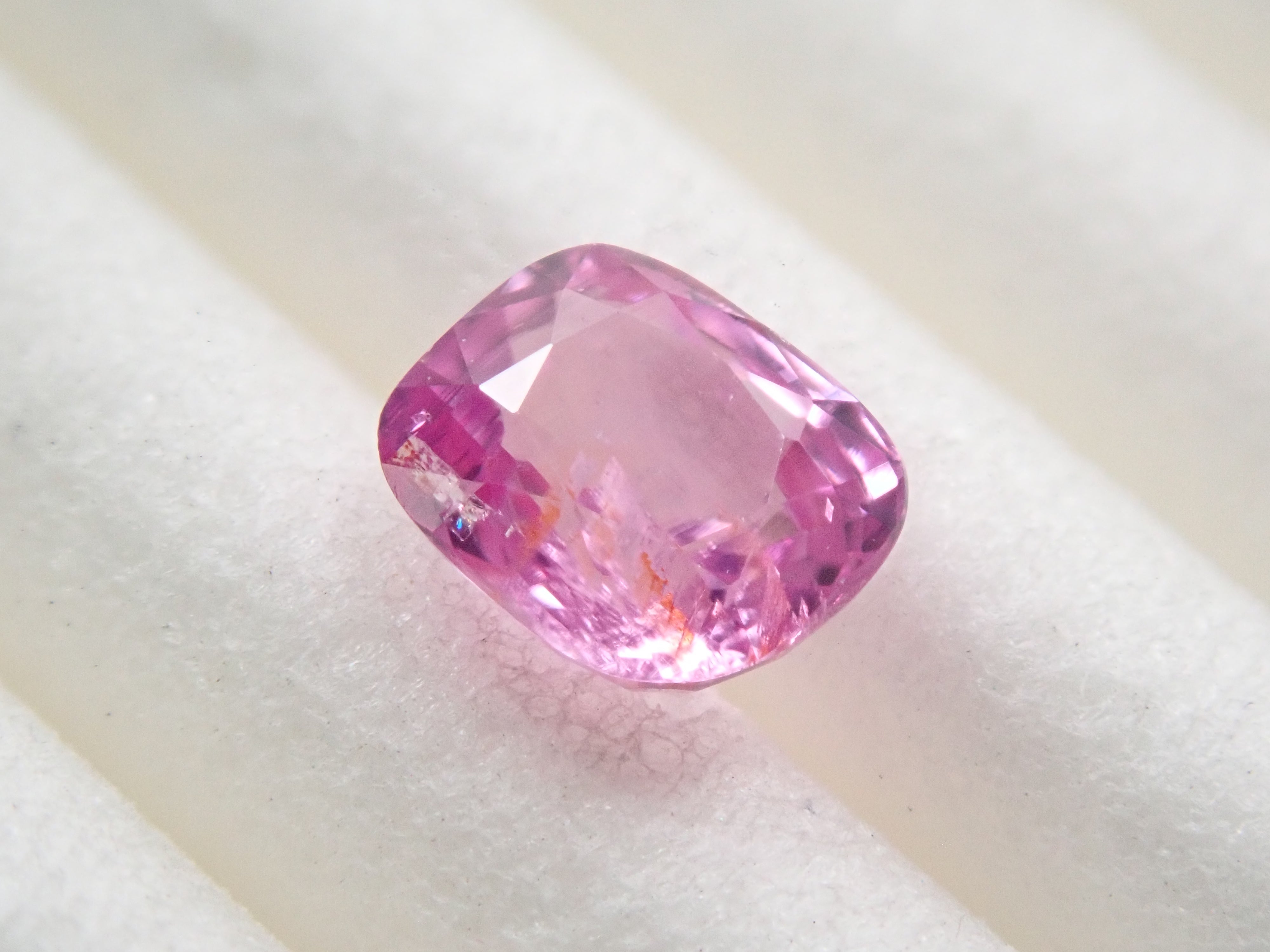 ベトナム産非加熱シルキーピンクサファイア 0.426ctルース