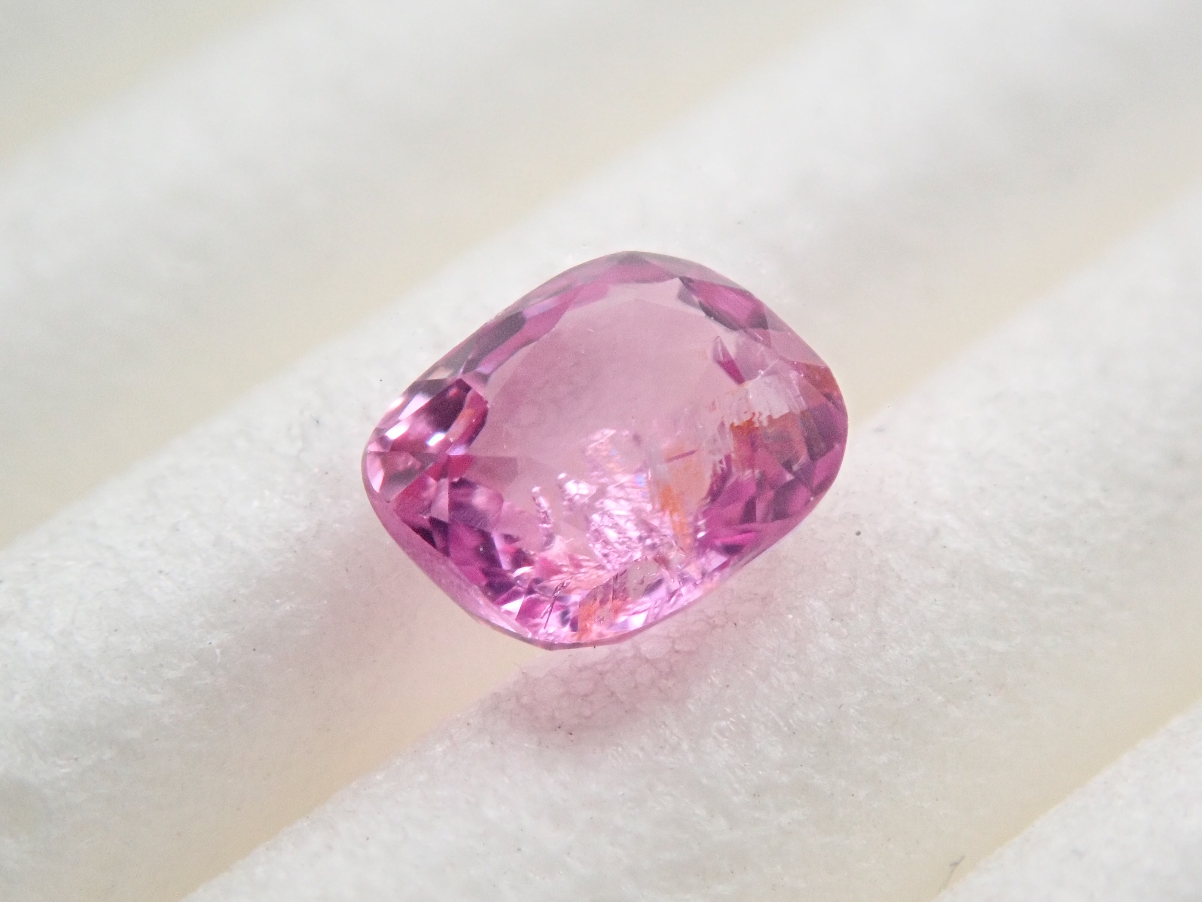 ベトナム産非加熱シルキーピンクサファイア 0.426ctルース