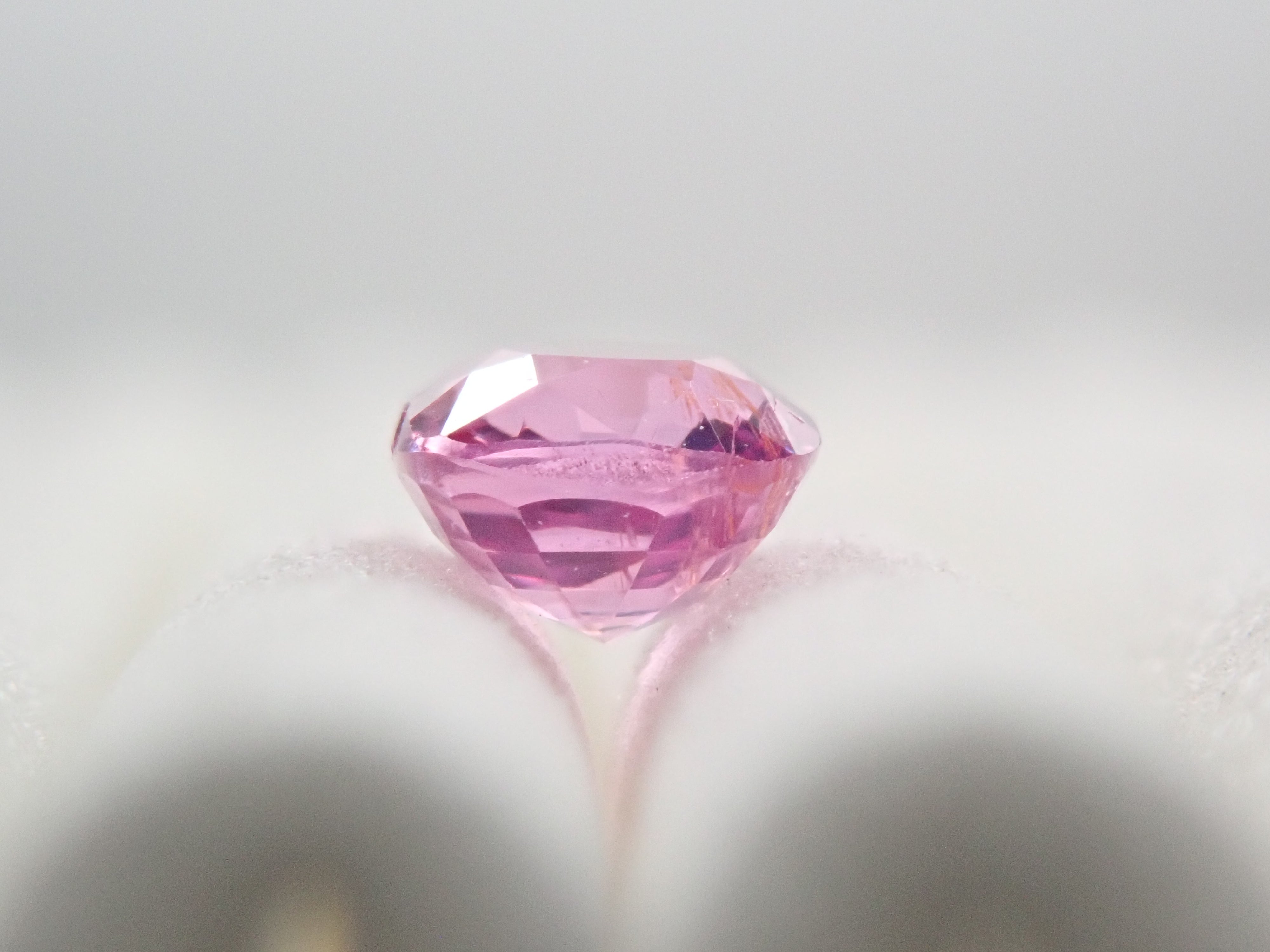 ベトナム産非加熱シルキーピンクサファイア 0.426ctルース