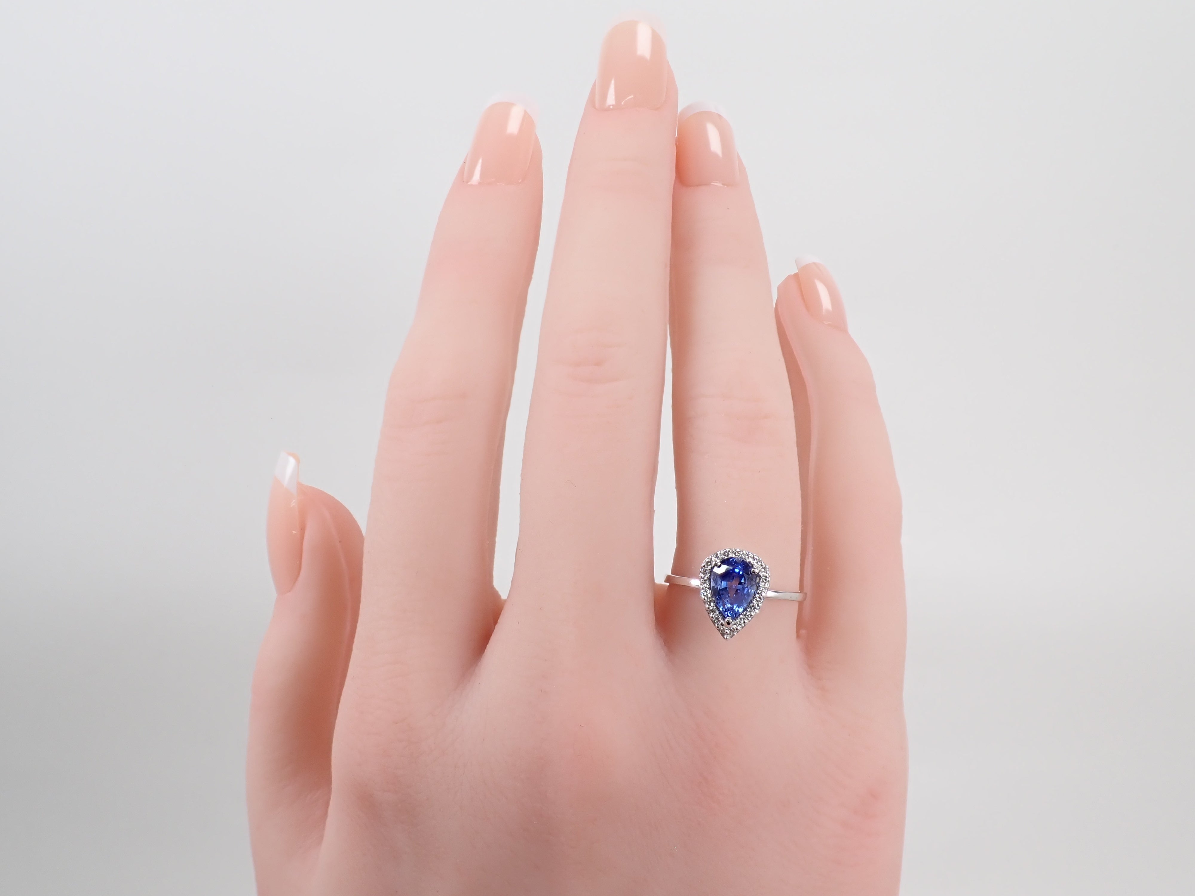 【9/4(金)AM10時〆:抽選販売_11】K18WG スリランカ産ブルーサファイア 1.22ct ダイヤモンド0.14ctリング鑑別書