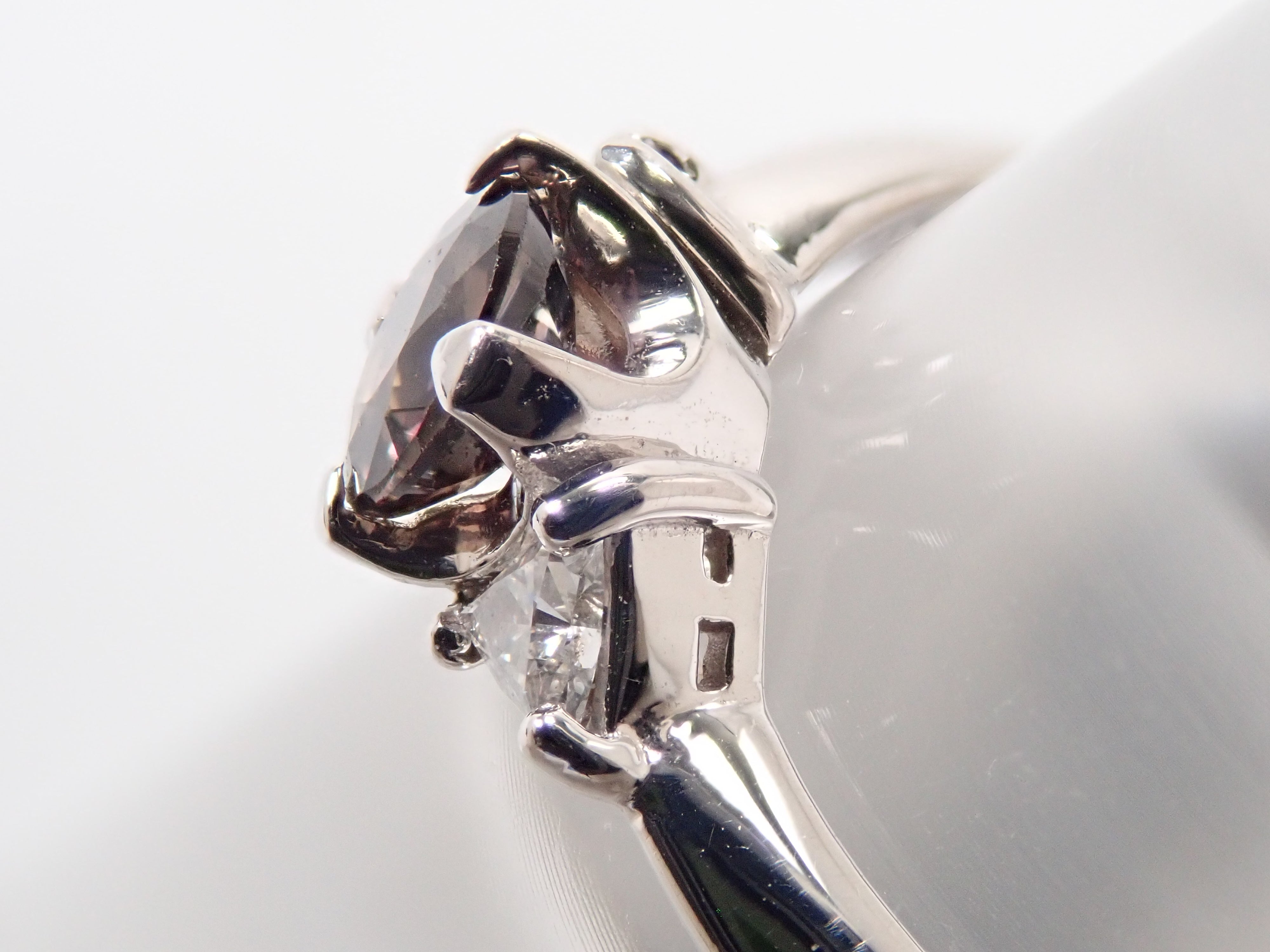 【8/31 22時販売】【カラフリ】Pt900 カラーチェンジサファイア0.446ct ダイヤモンド0.12ctリング鑑別書