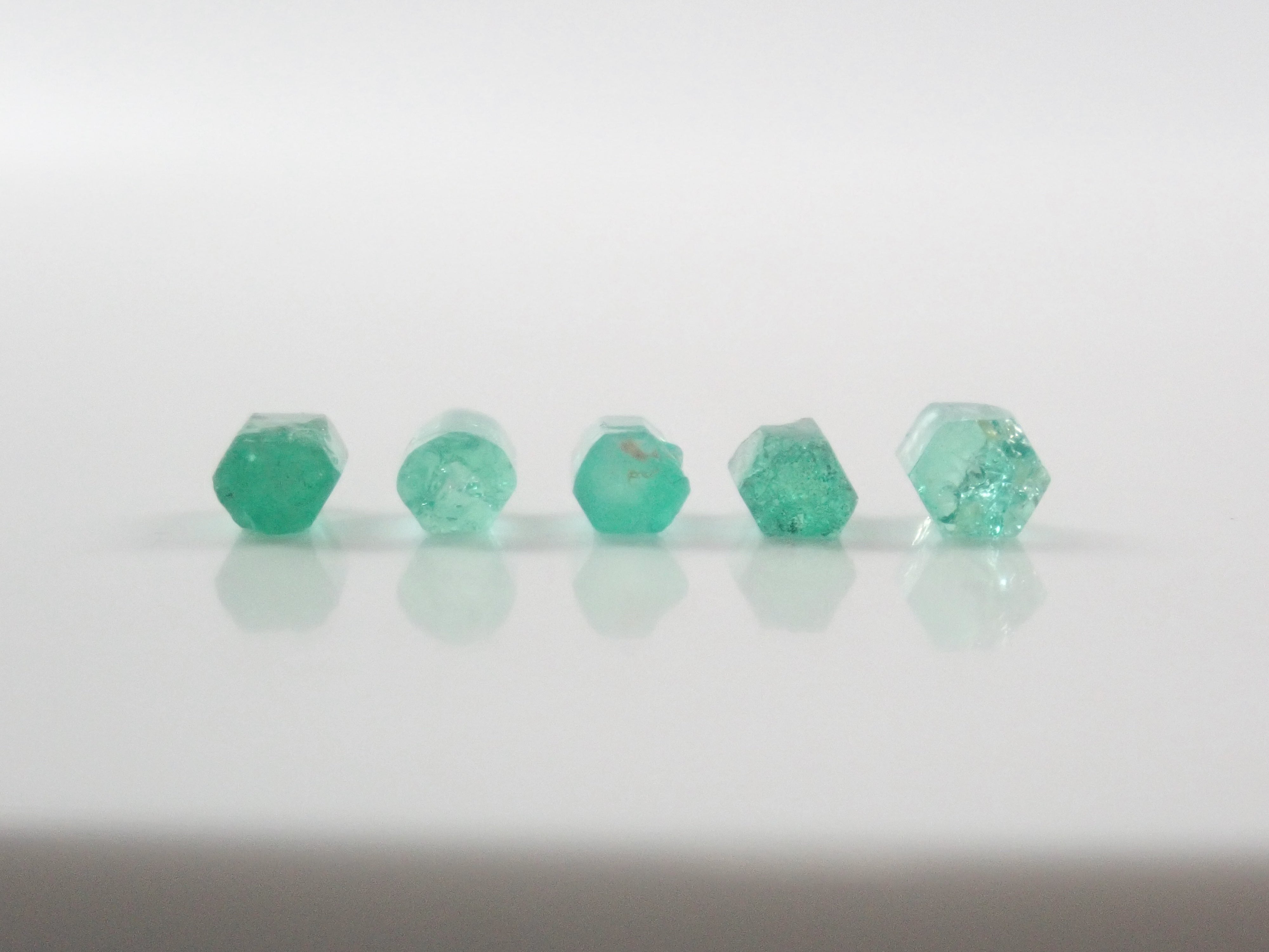 【9/5 22時販売】《限定5石》コロンビア産エメラルド原石(平均0.52ct)《複数購入割引有》