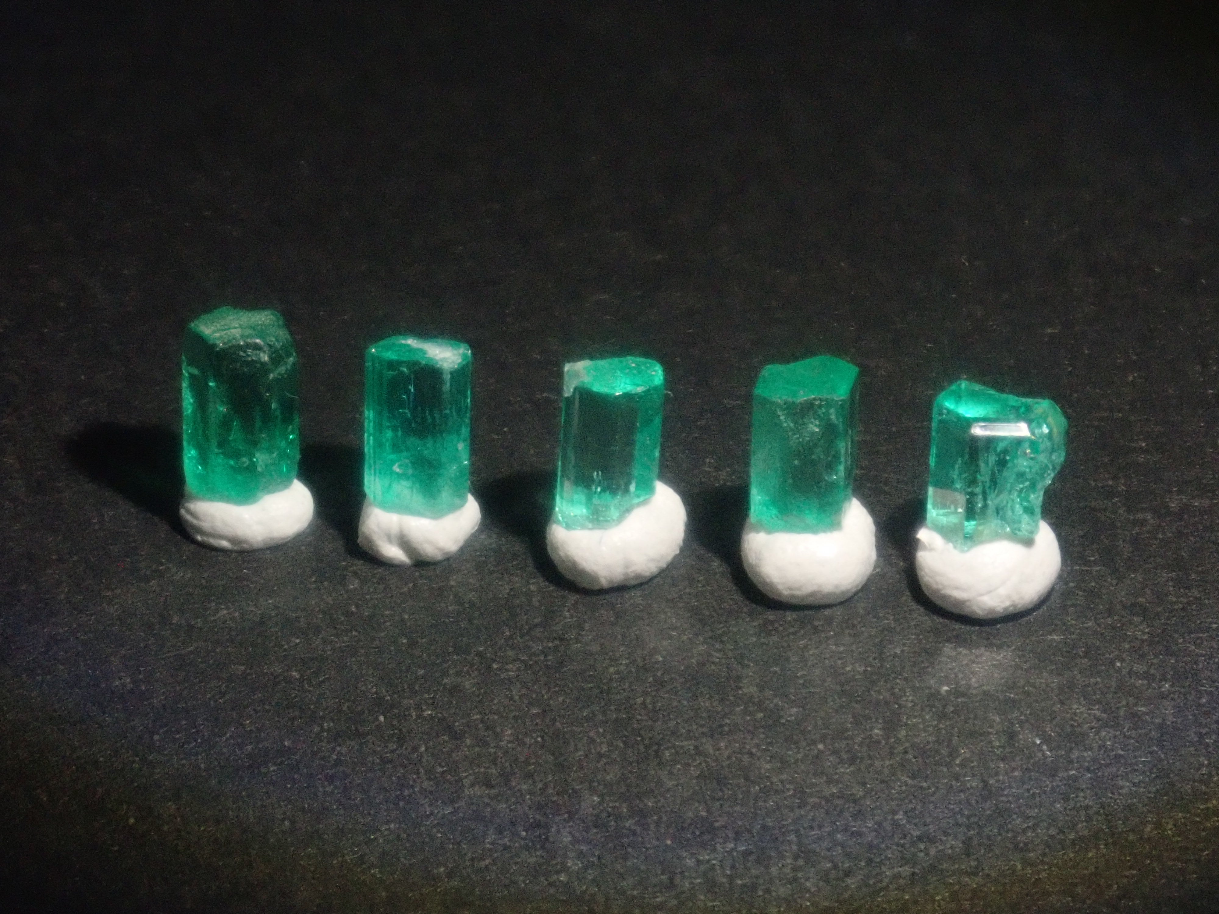 【9/5 22時販売】《限定5石》コロンビア産エメラルド原石(平均0.52ct)《複数購入割引有》
