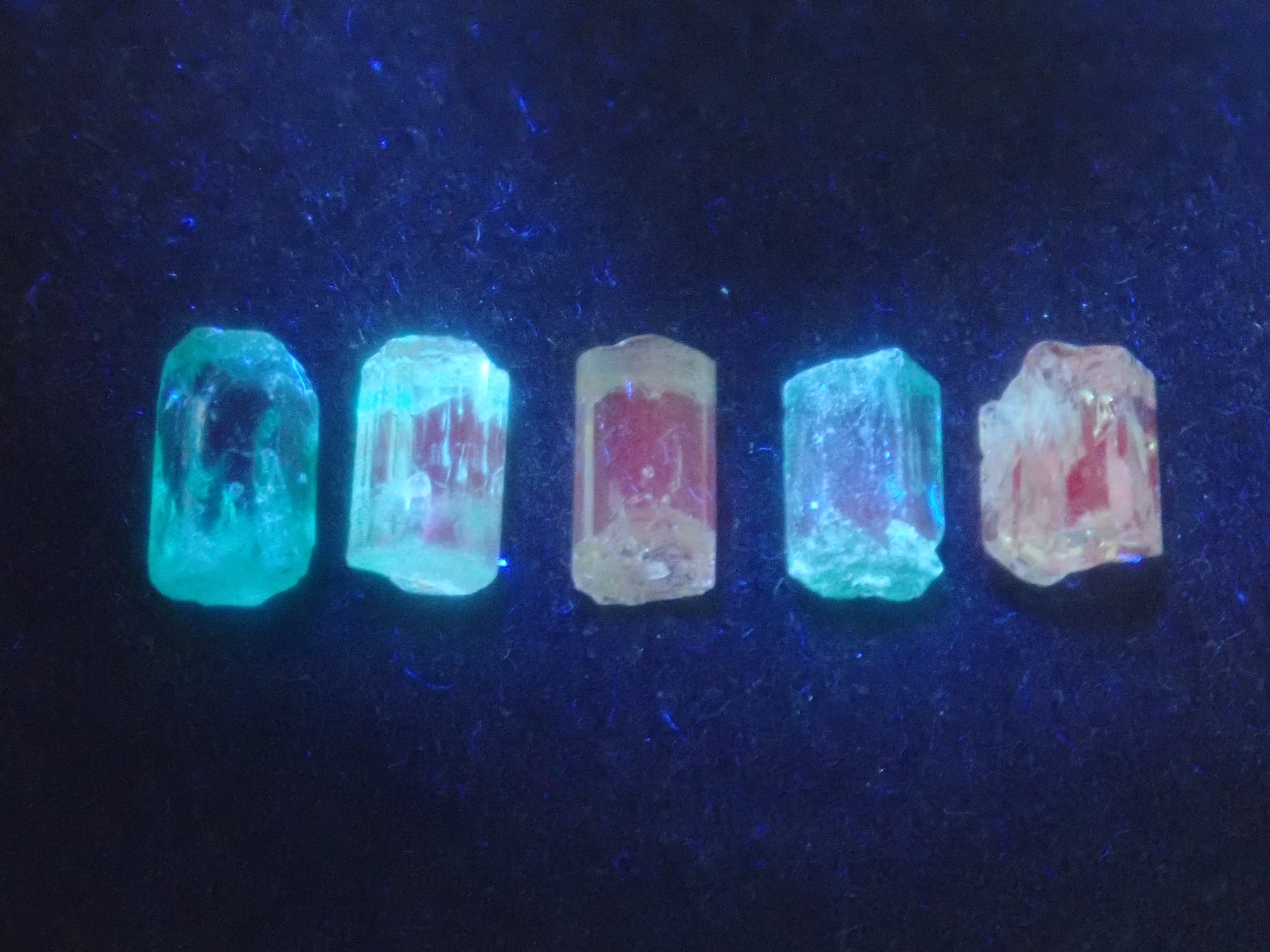 【9/5 22時販売】《限定5石》コロンビア産エメラルド原石(平均0.52ct)《複数購入割引有》