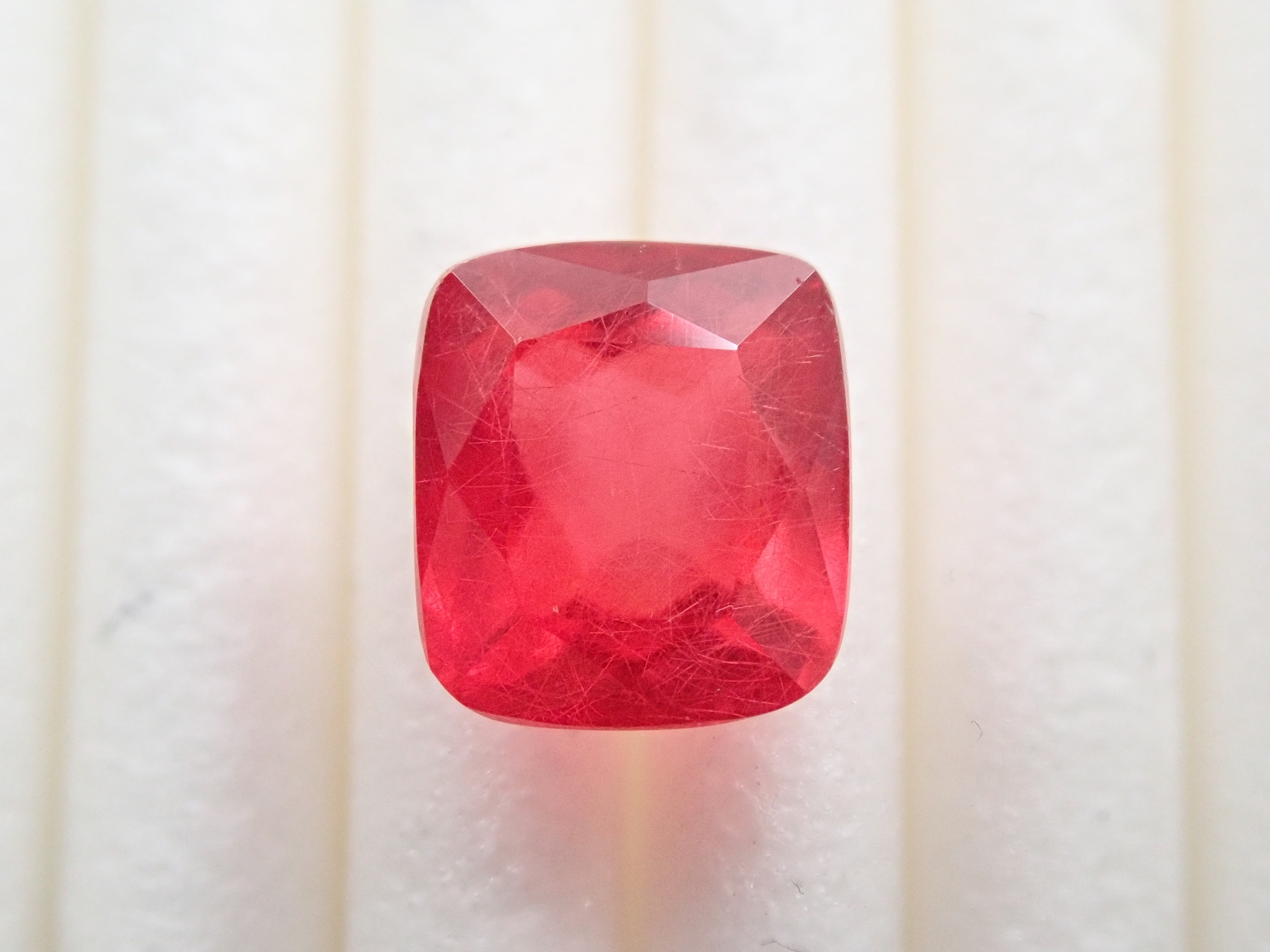 ブラジル産ロードナイト 2.126ctルース 日独鑑