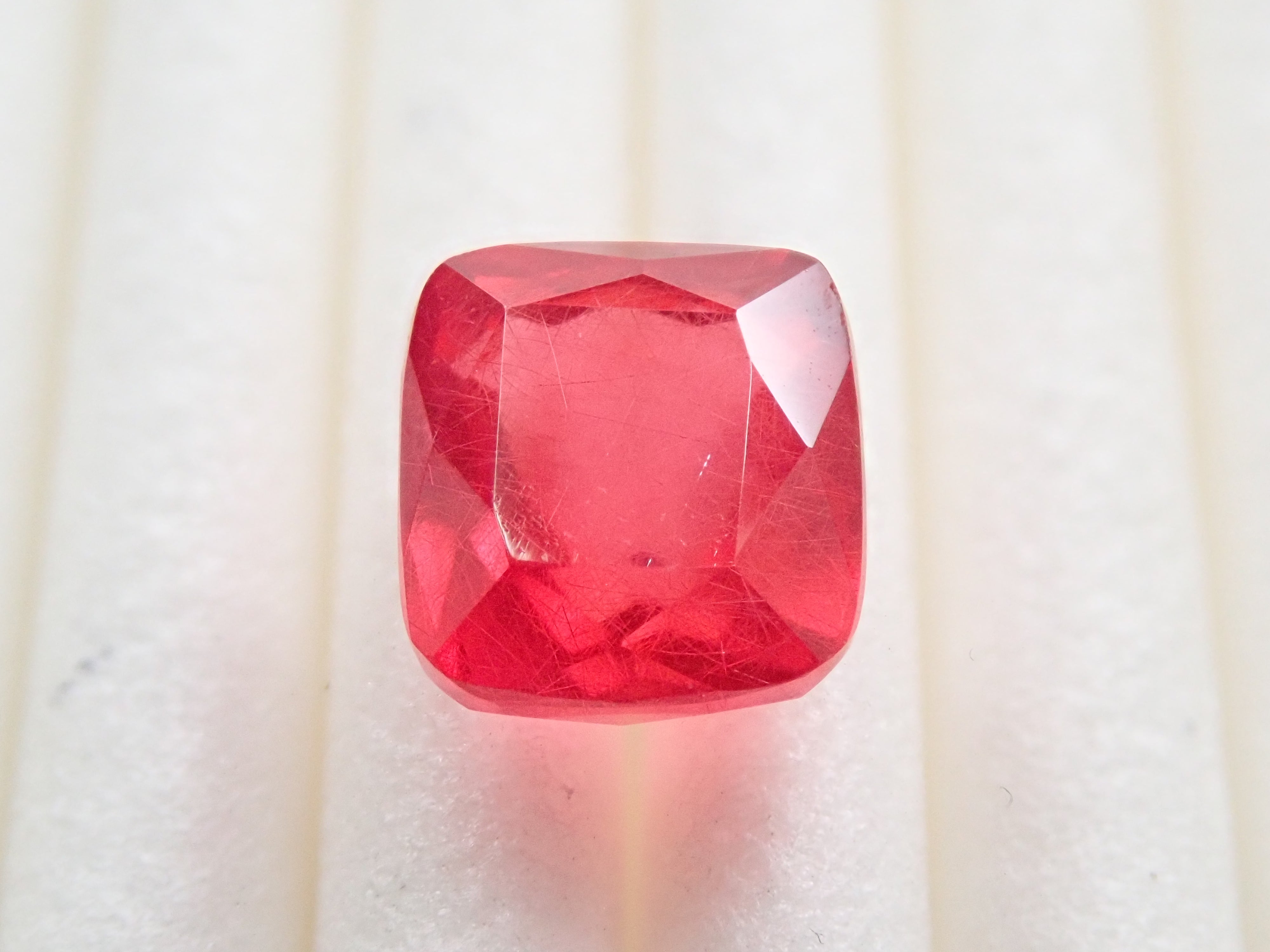 ブラジル産ロードナイト 2.126ctルース 日独鑑