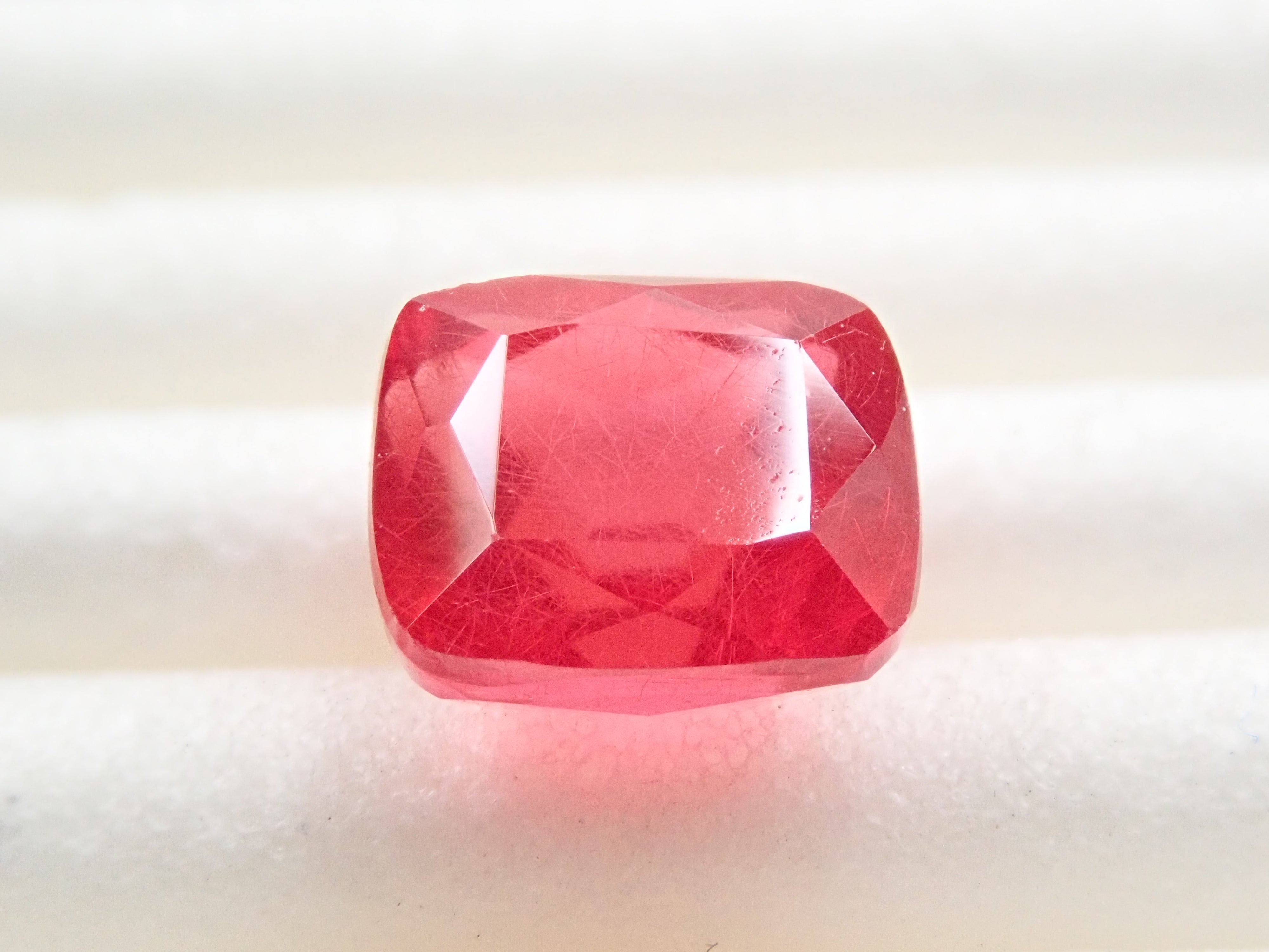 ブラジル産ロードナイト 2.126ctルース 日独鑑