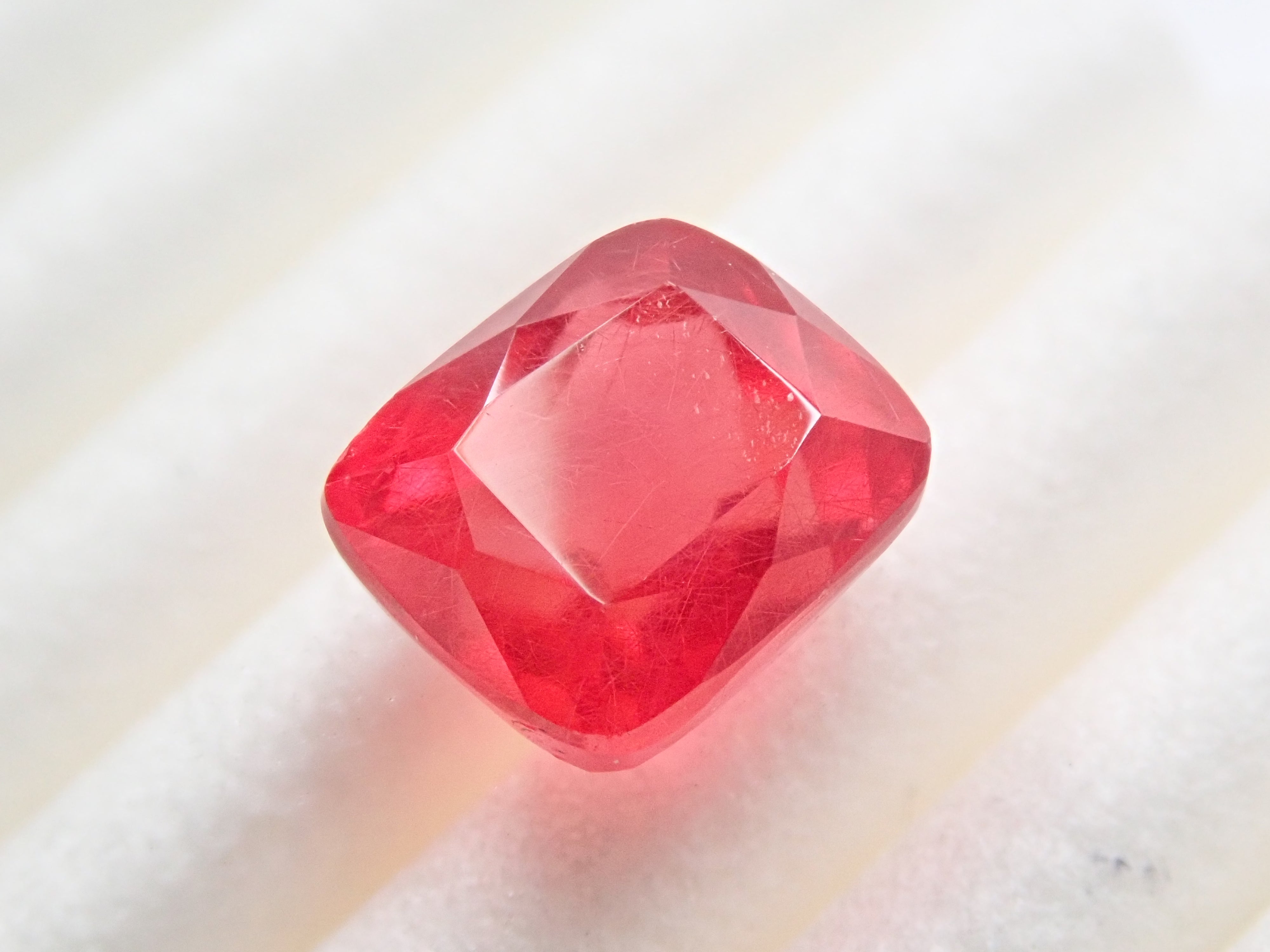 ブラジル産ロードナイト 2.126ctルース 日独鑑