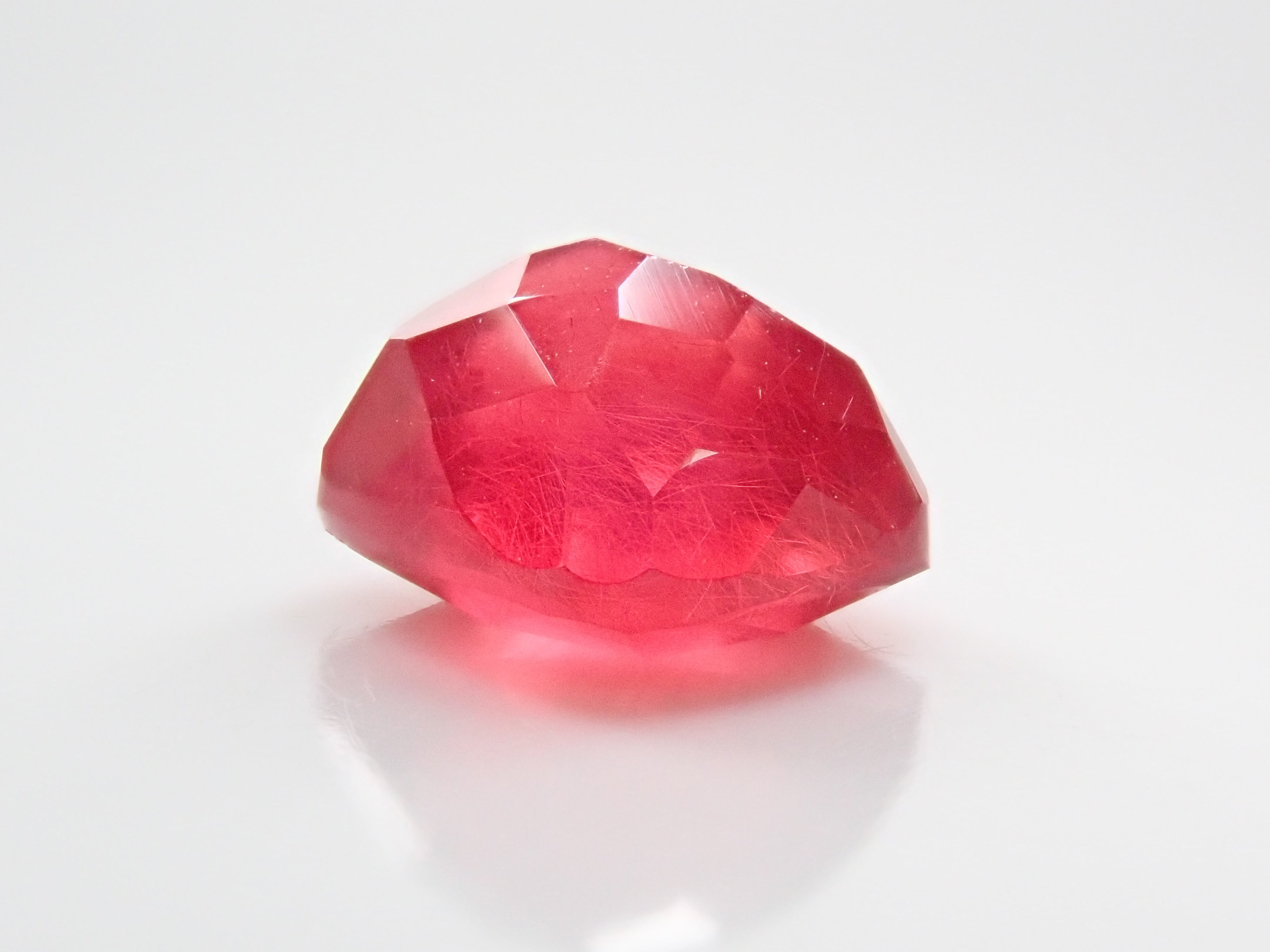 ブラジル産ロードナイト 2.126ctルース 日独鑑