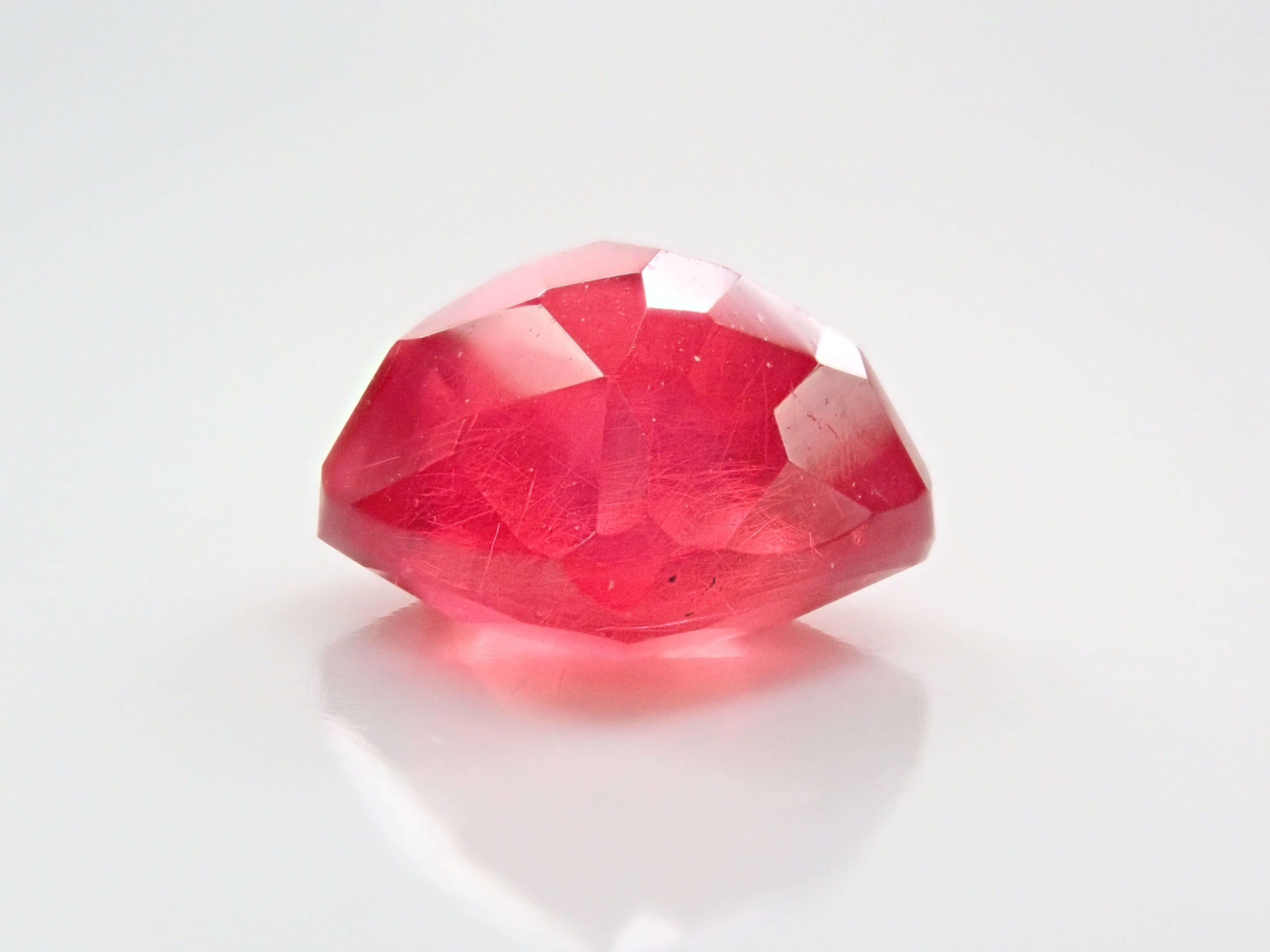 ブラジル産ロードナイト 2.126ctルース 日独鑑