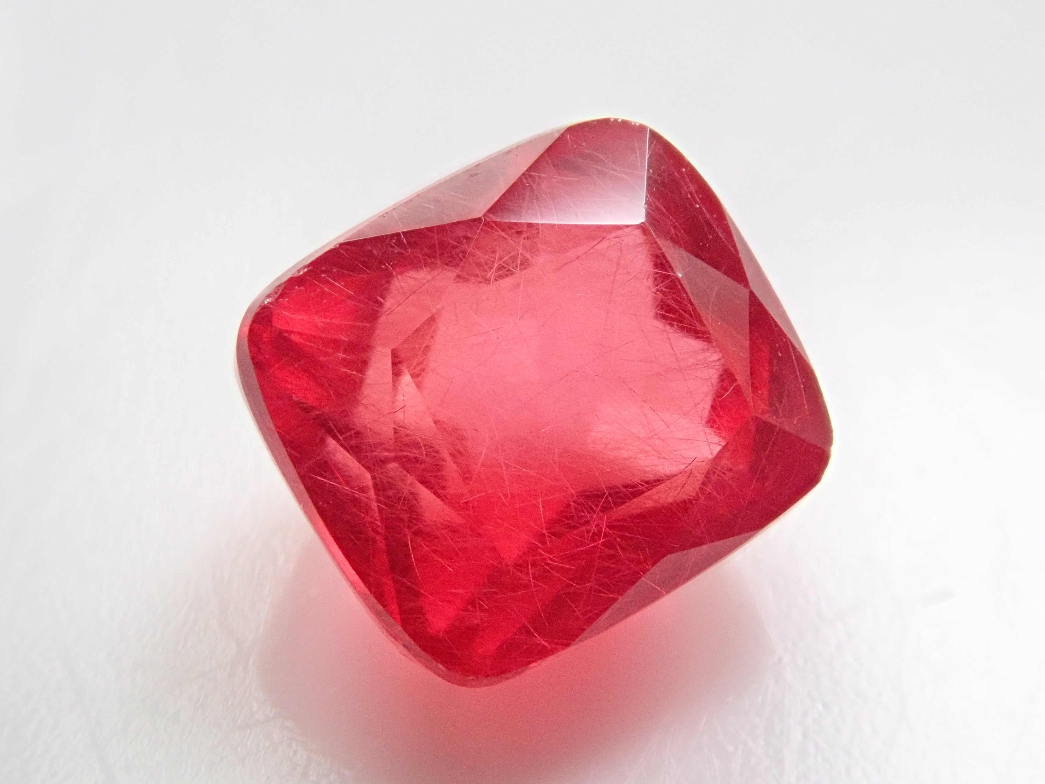 ブラジル産ロードナイト 2.126ctルース 日独鑑