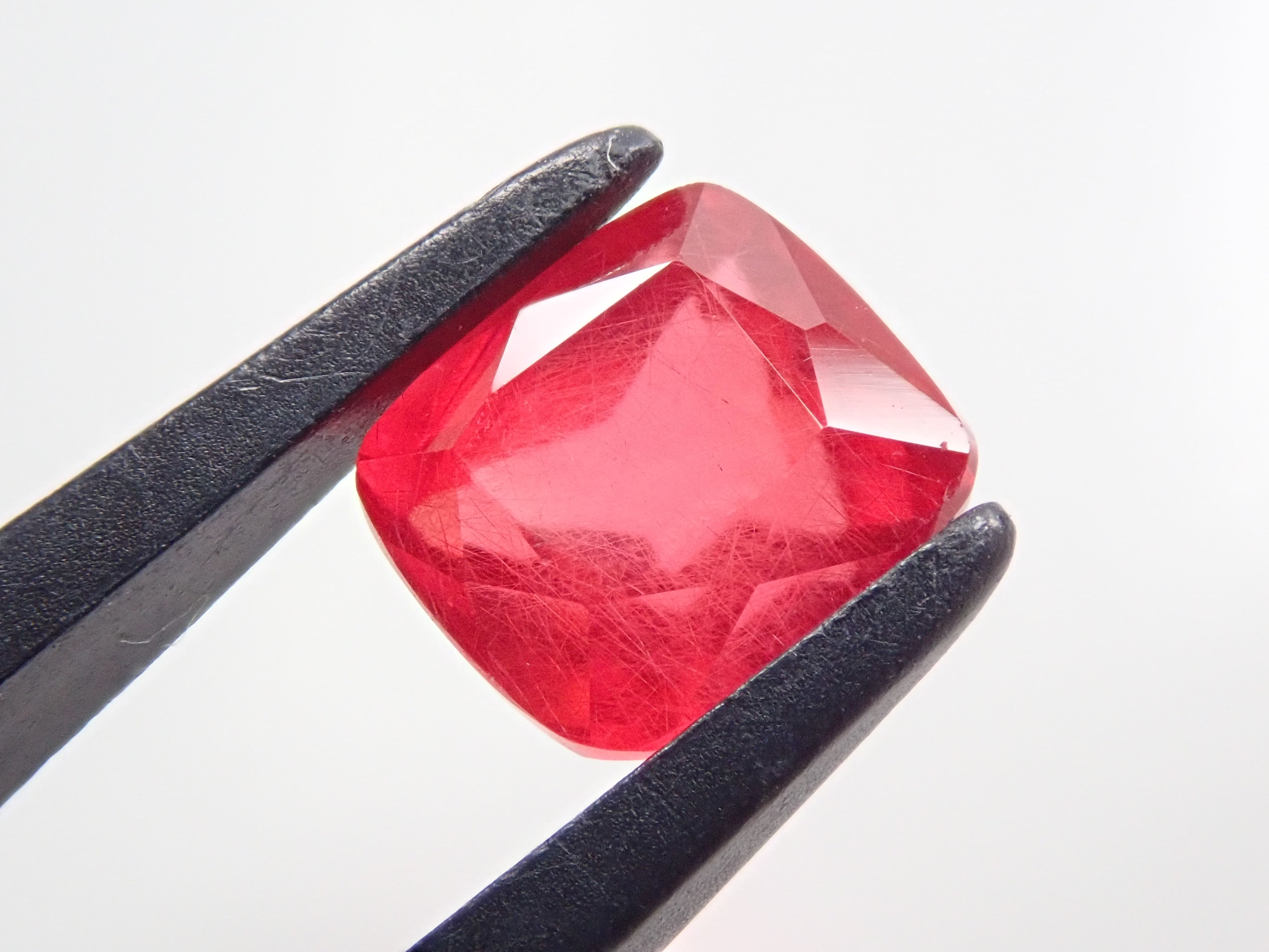 ブラジル産ロードナイト 2.126ctルース 日独鑑