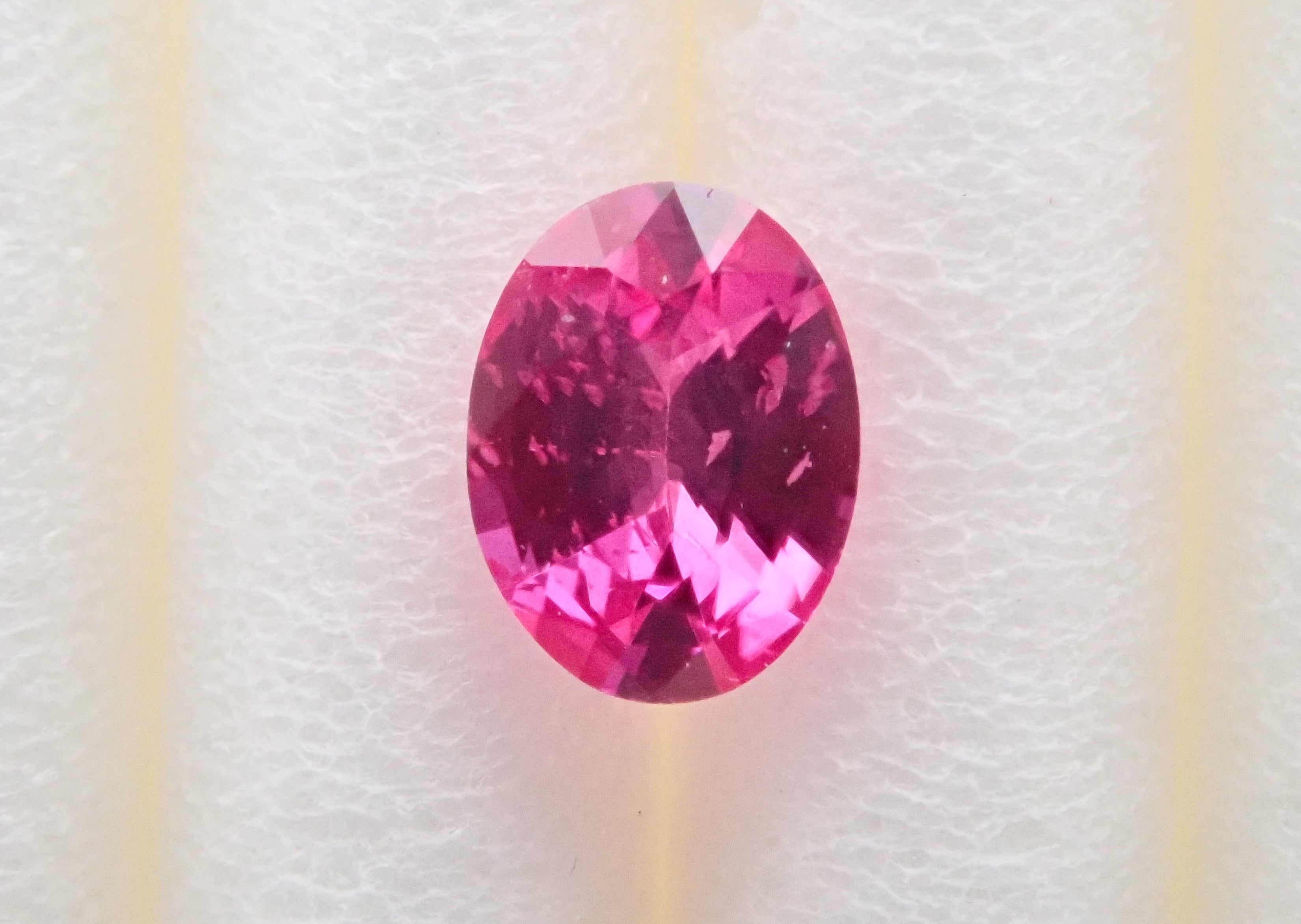 モザンビーク産ピンクサファイア 0.213ctルース(ホットピンクサファイア)