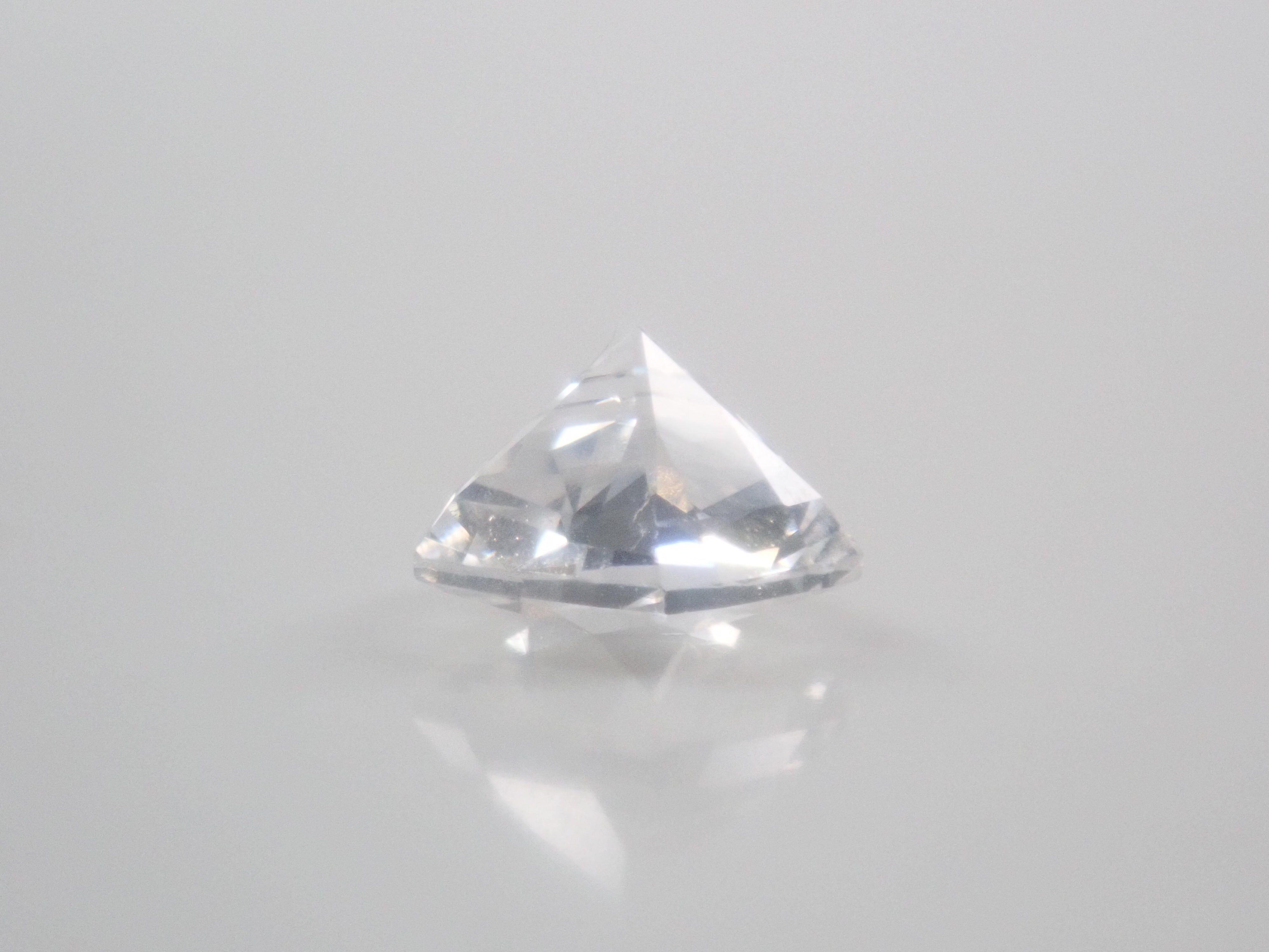 【9/3 22時販売】YAG(イットリウムアルミニウムガーネット) 5.7mm/0.992ctルース