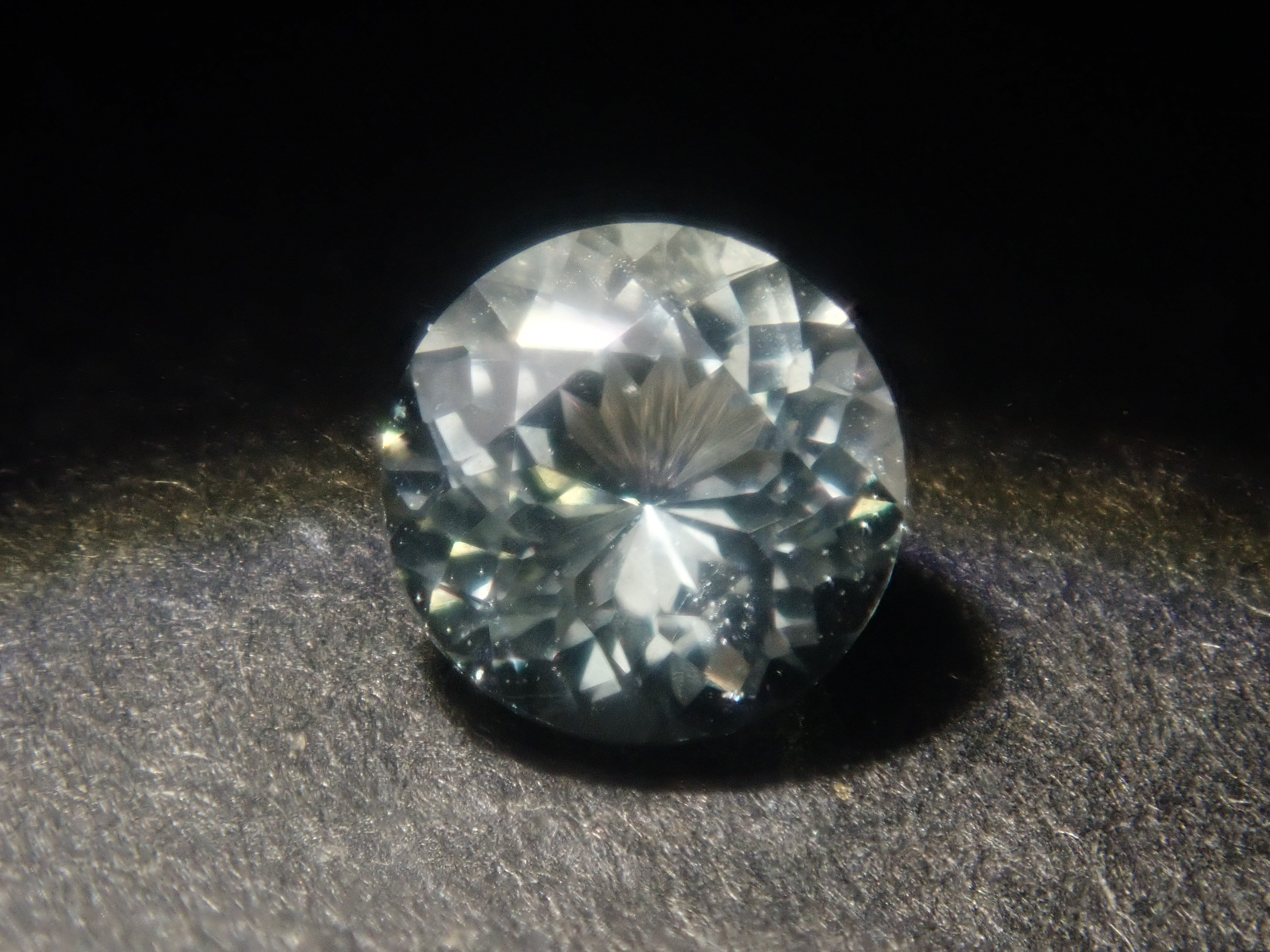 【9/3 22時販売】ブラジル産モンテブラサイト 4.0mm/0.251ctルース