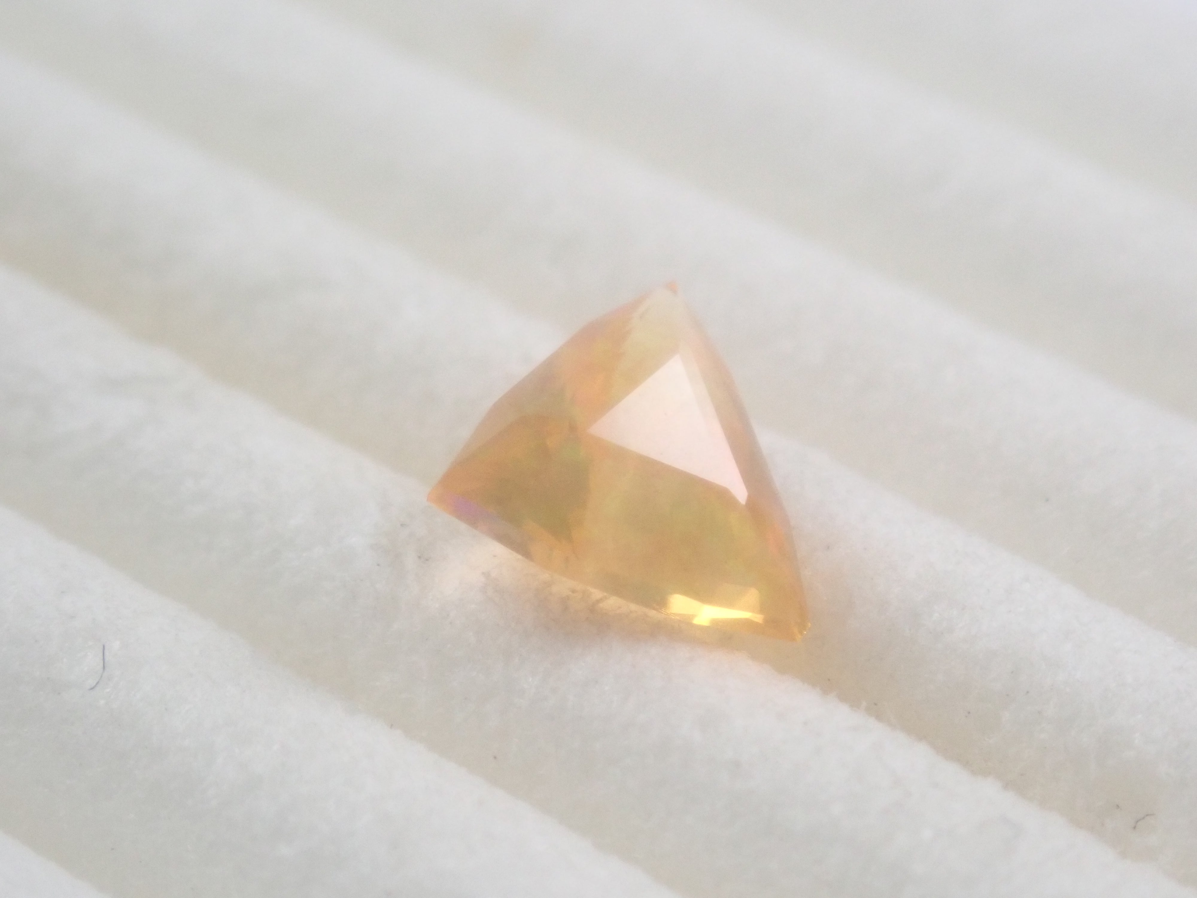 【8/30 22時販売】メキシコ産ファイアオパール 0.352ctルース