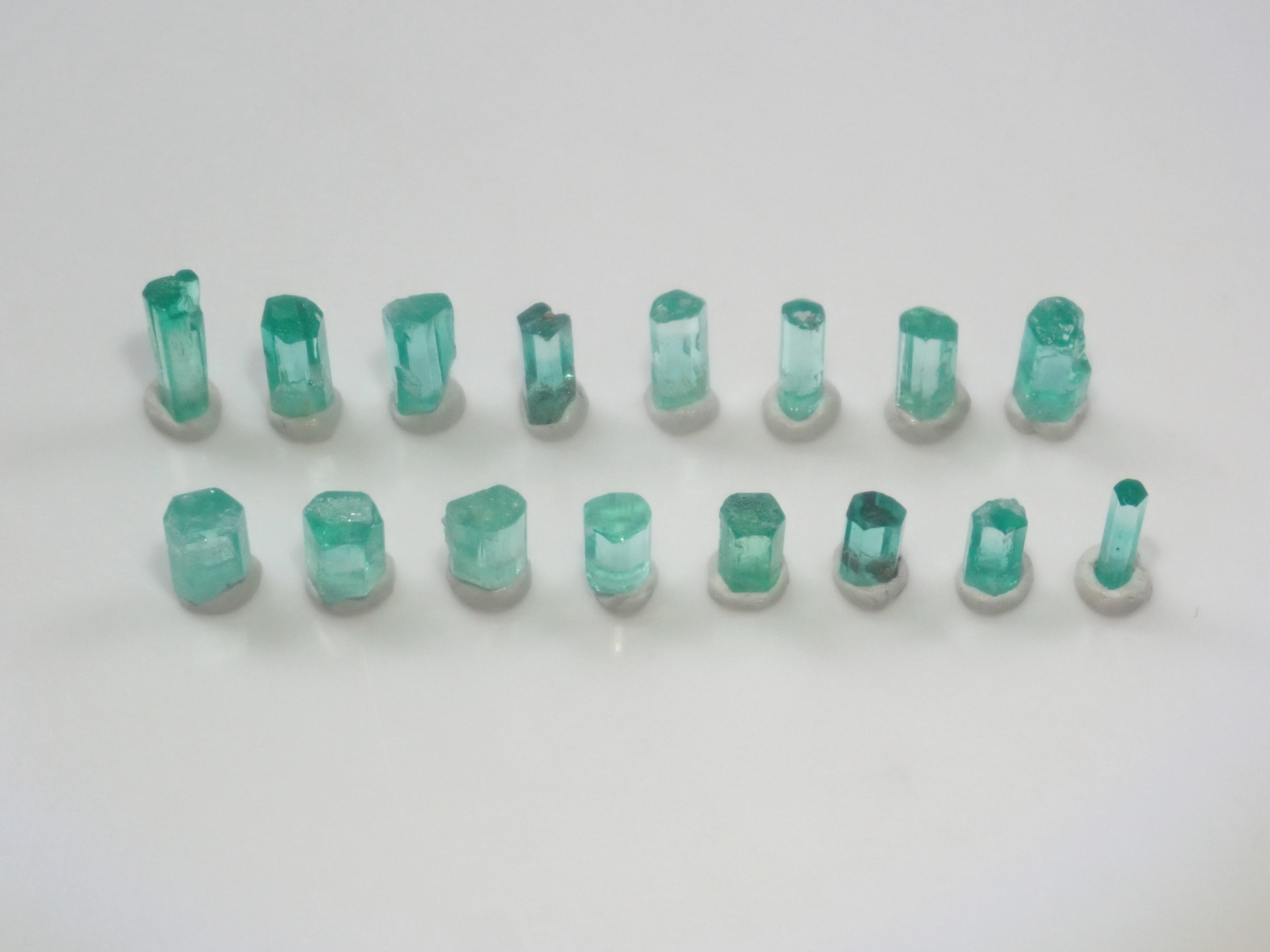 【9/4 22時販売】《限定16石》コロンビア産エメラルド原石(平均0.35ct)《複数購入割引有》