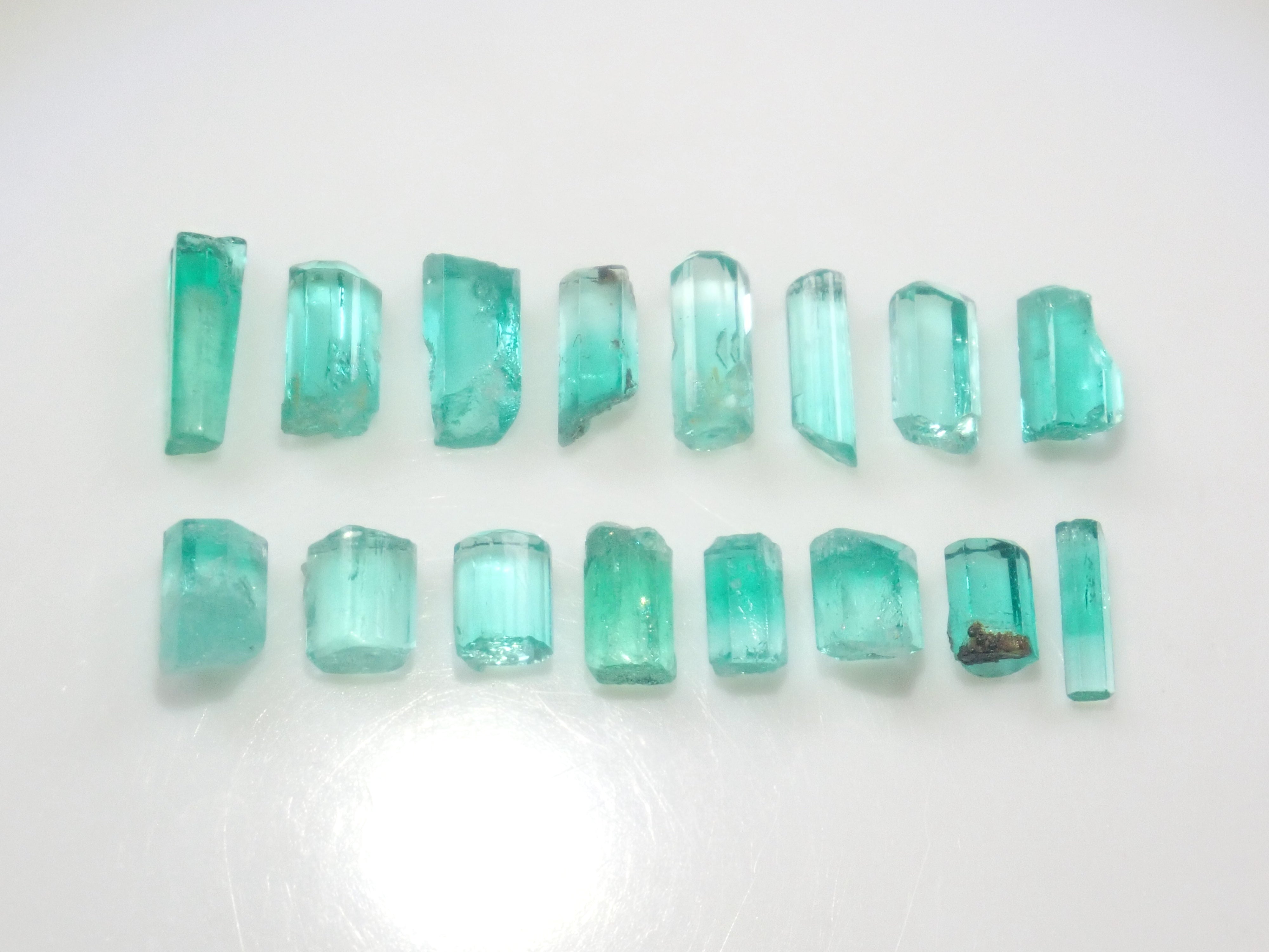 【9/4 22時販売】《限定16石》コロンビア産エメラルド原石(平均0.35ct)《複数購入割引有》