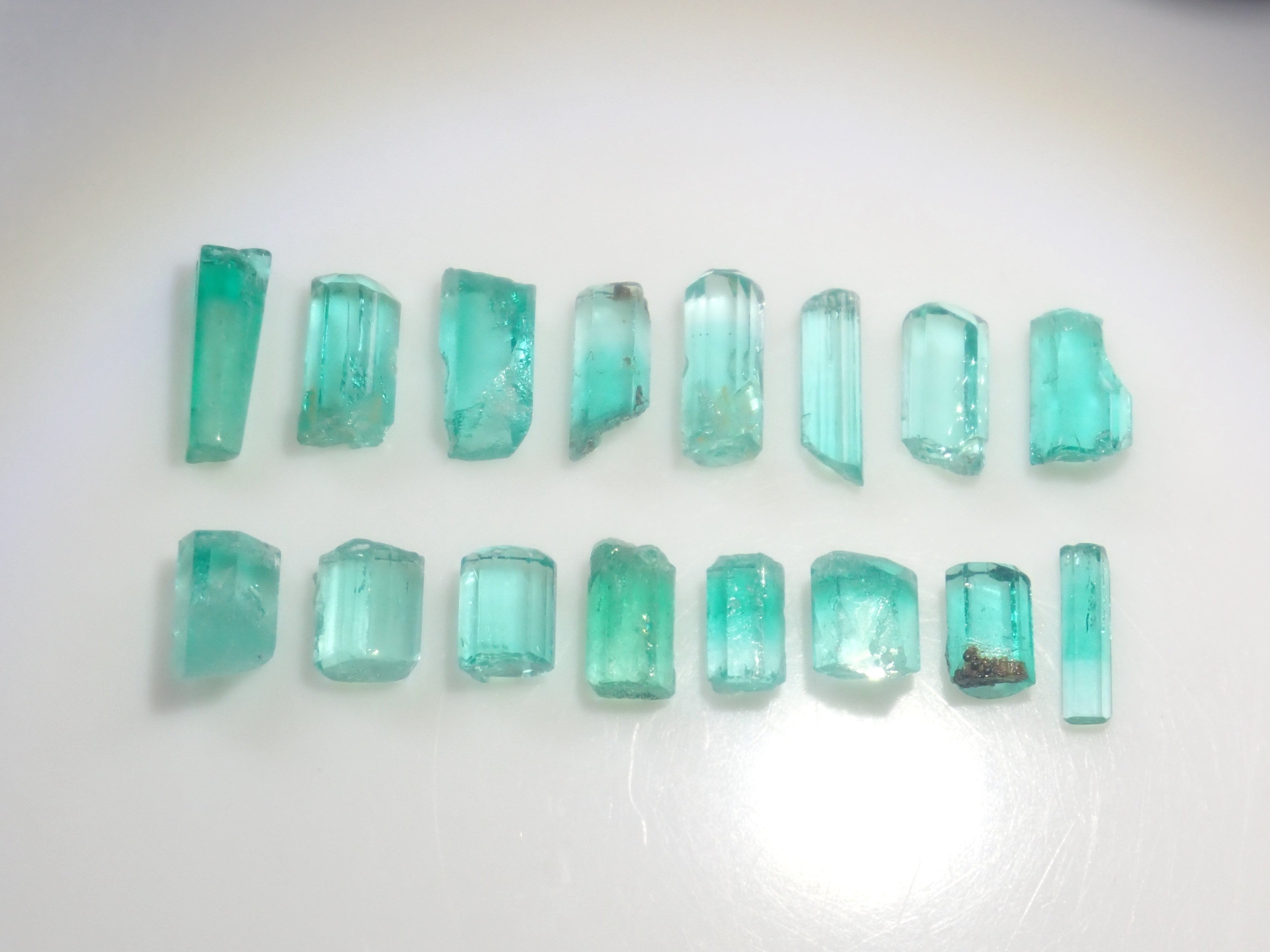 【9/4 22時販売】《限定16石》コロンビア産エメラルド原石(平均0.35ct)《複数購入割引有》