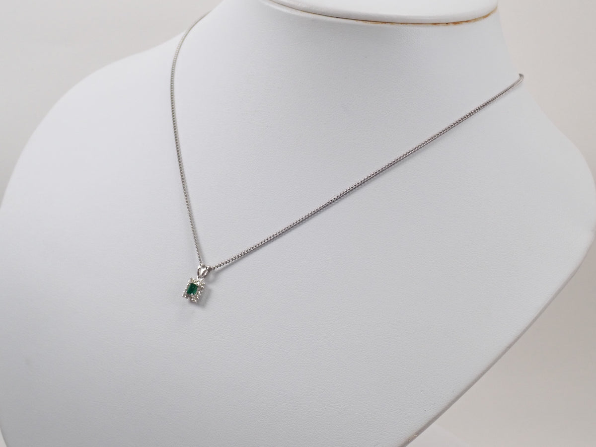 【10/13 22時販売】【カラフリ】K18WG エメラルド0.15ct・ダイヤモンド0.12ctペンダントトップ(ネックレストップ)鑑別書