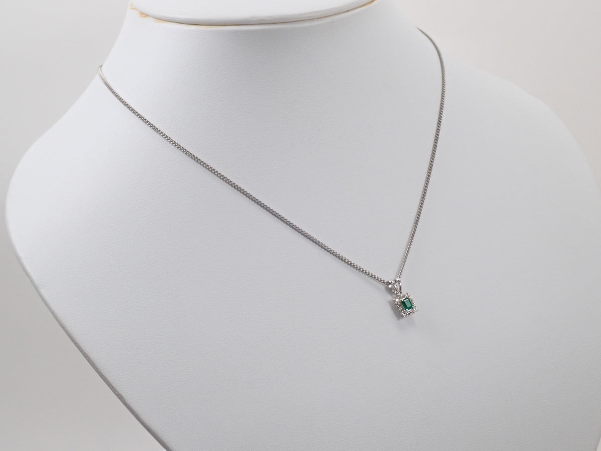 【10/13 22時販売】【カラフリ】K18WG エメラルド0.15ct・ダイヤモンド0.12ctペンダントトップ(ネックレストップ)鑑別書