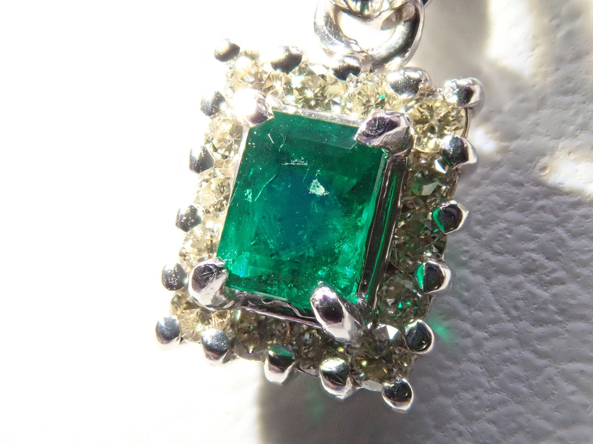 【10/13 22時販売】【カラフリ】K18WG エメラルド0.15ct・ダイヤモンド0.12ctペンダントトップ(ネックレストップ)鑑別書