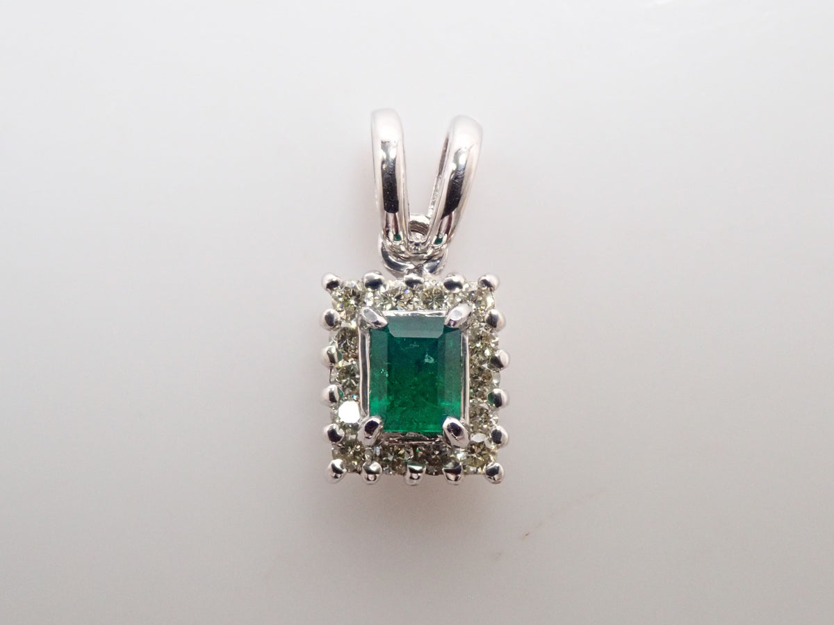 【10/13 22時販売】【カラフリ】K18WG エメラルド0.15ct・ダイヤモンド0.12ctペンダントトップ(ネックレストップ)鑑別書
