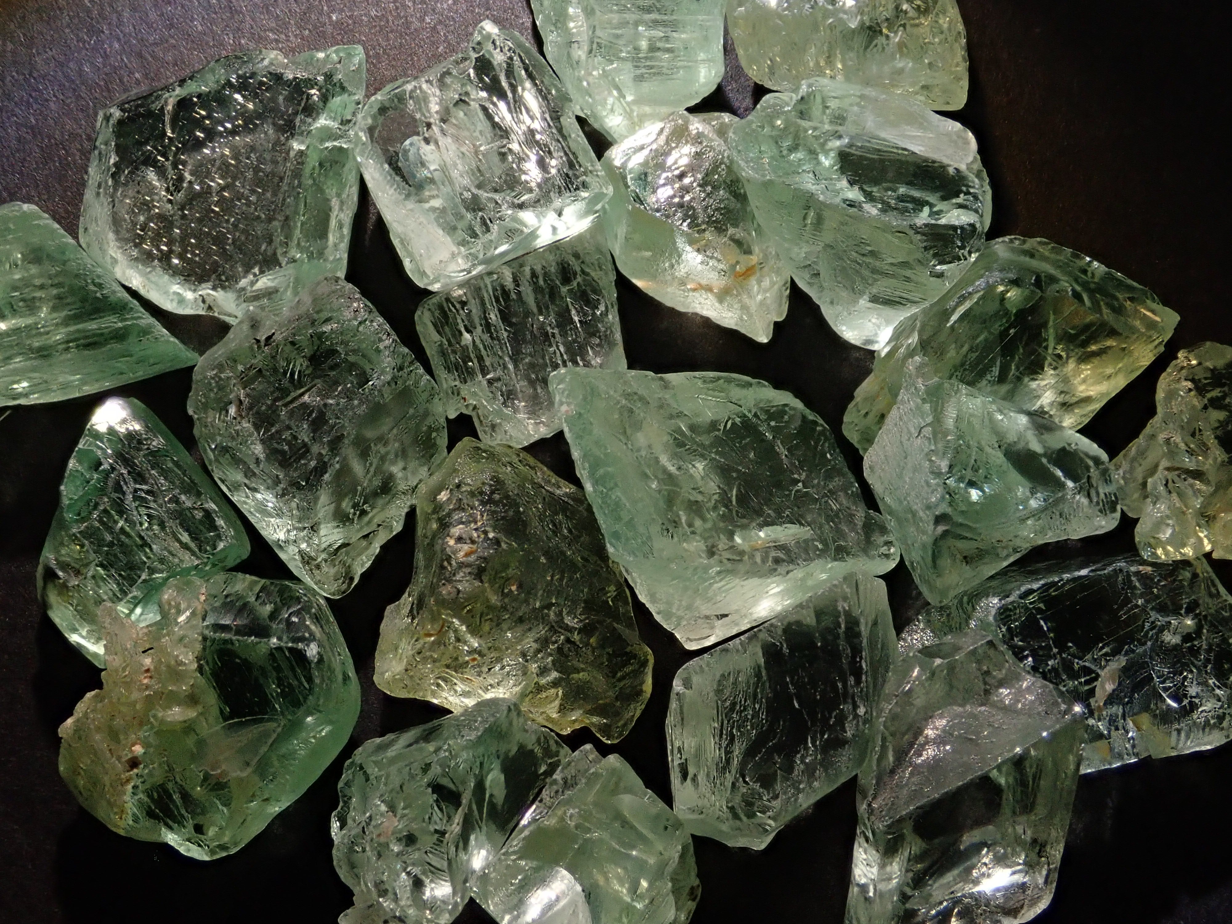 ブラジル産グリーンスポジュメン 1石 約7ct《複数購入割引有》