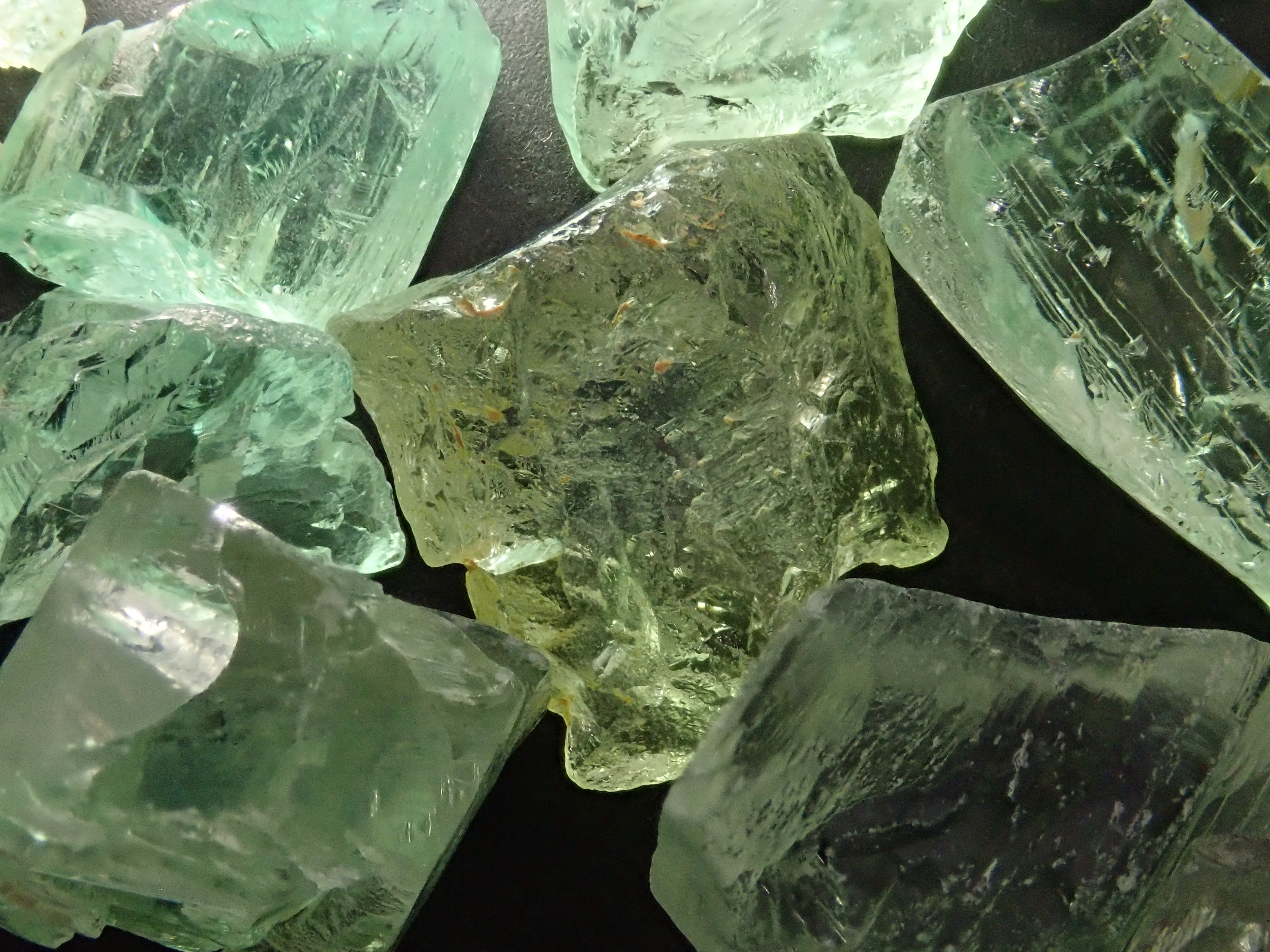 ブラジル産グリーンスポジュメン 1石 約7ct《複数購入割引有》