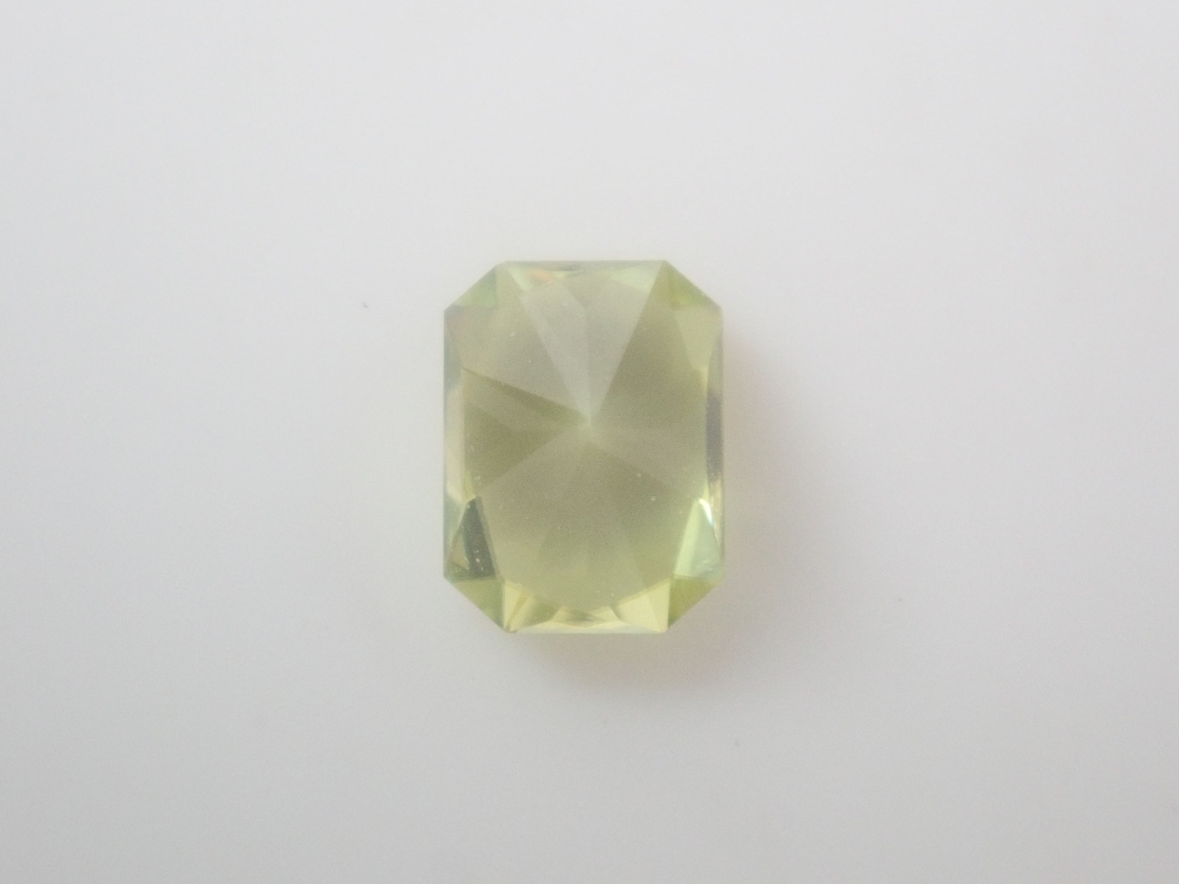 【8/30 22時販売】ジンバブエ産スフェーン 0.332ctルース