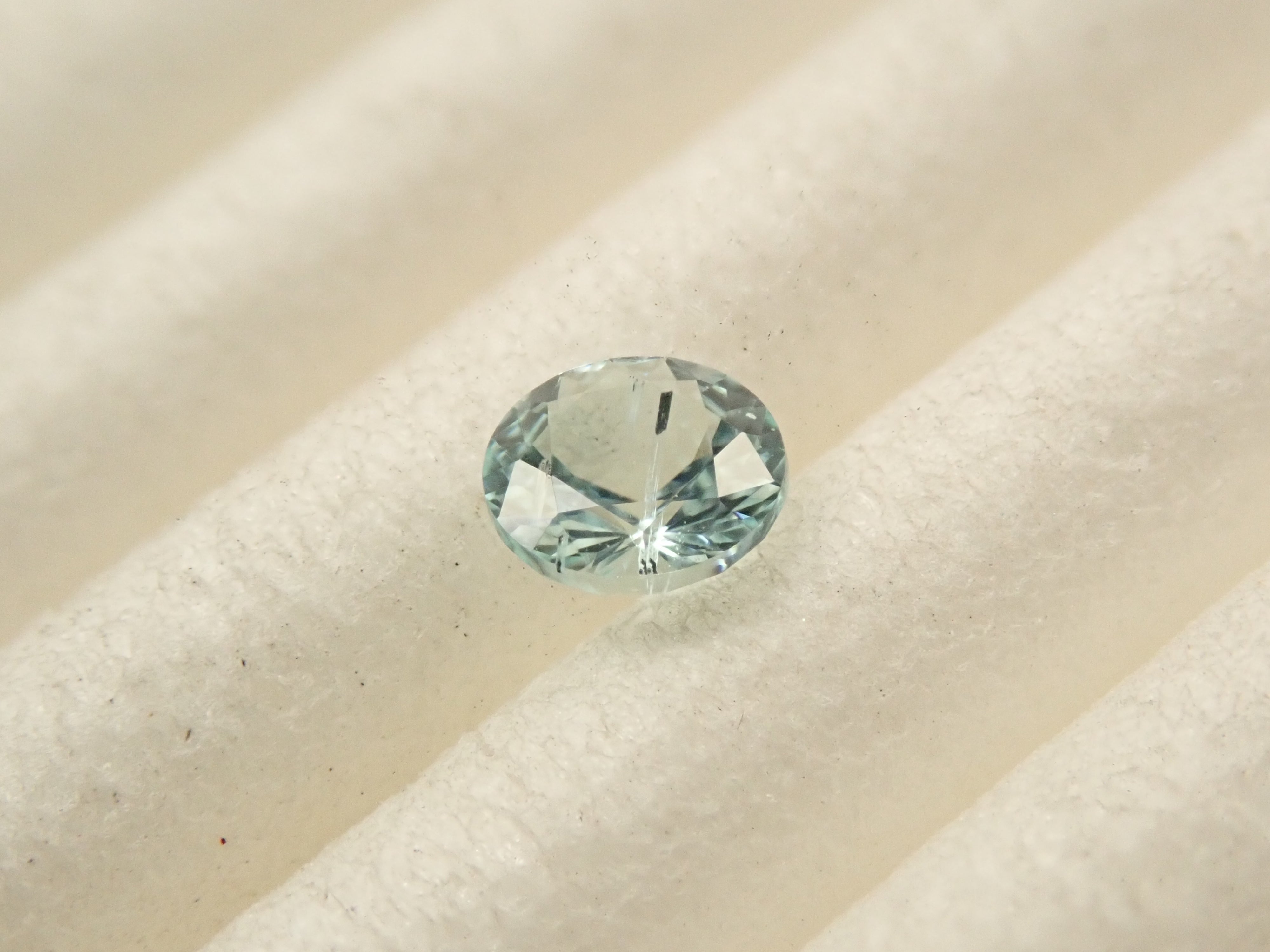 モザンビーク産パライバトルマリン 3.2mm/0.119ctルース