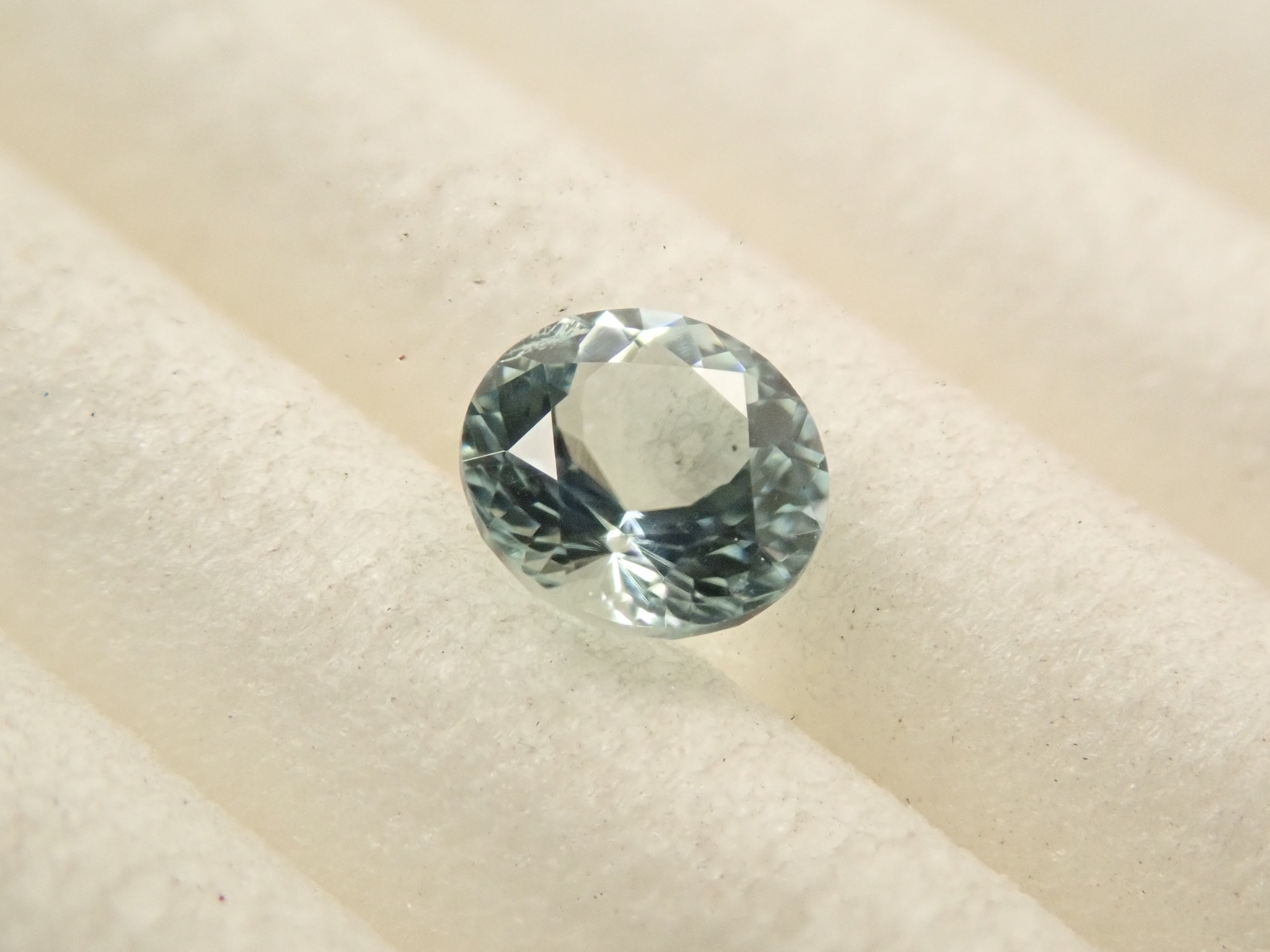 モザンビーク産パライバトルマリン 3.5mm/0.172ctルース