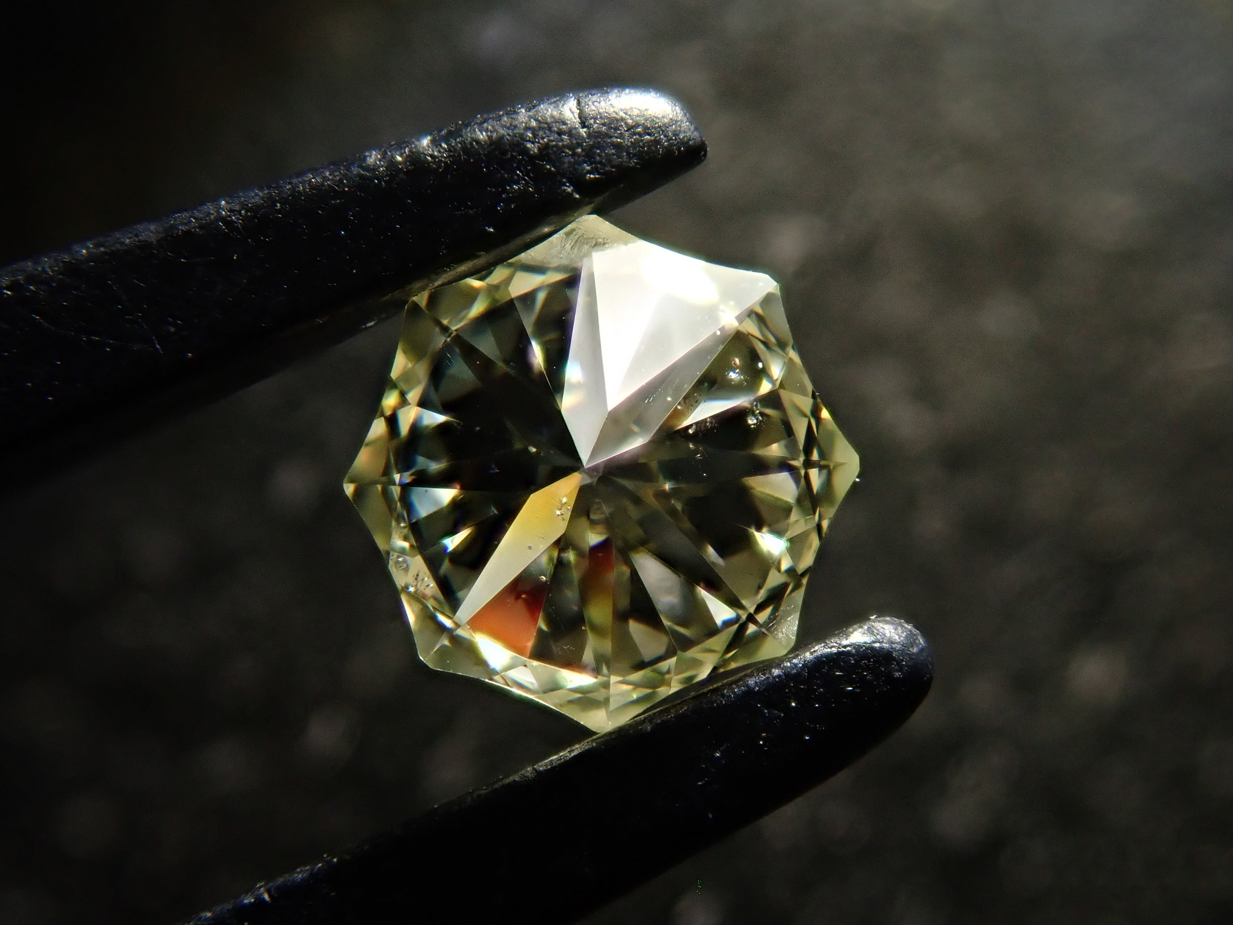 【32501959掲載】イエローダイヤモンド 0.270ctルース(UNDER N(VERY LIGHT YELLOW), SI-2)