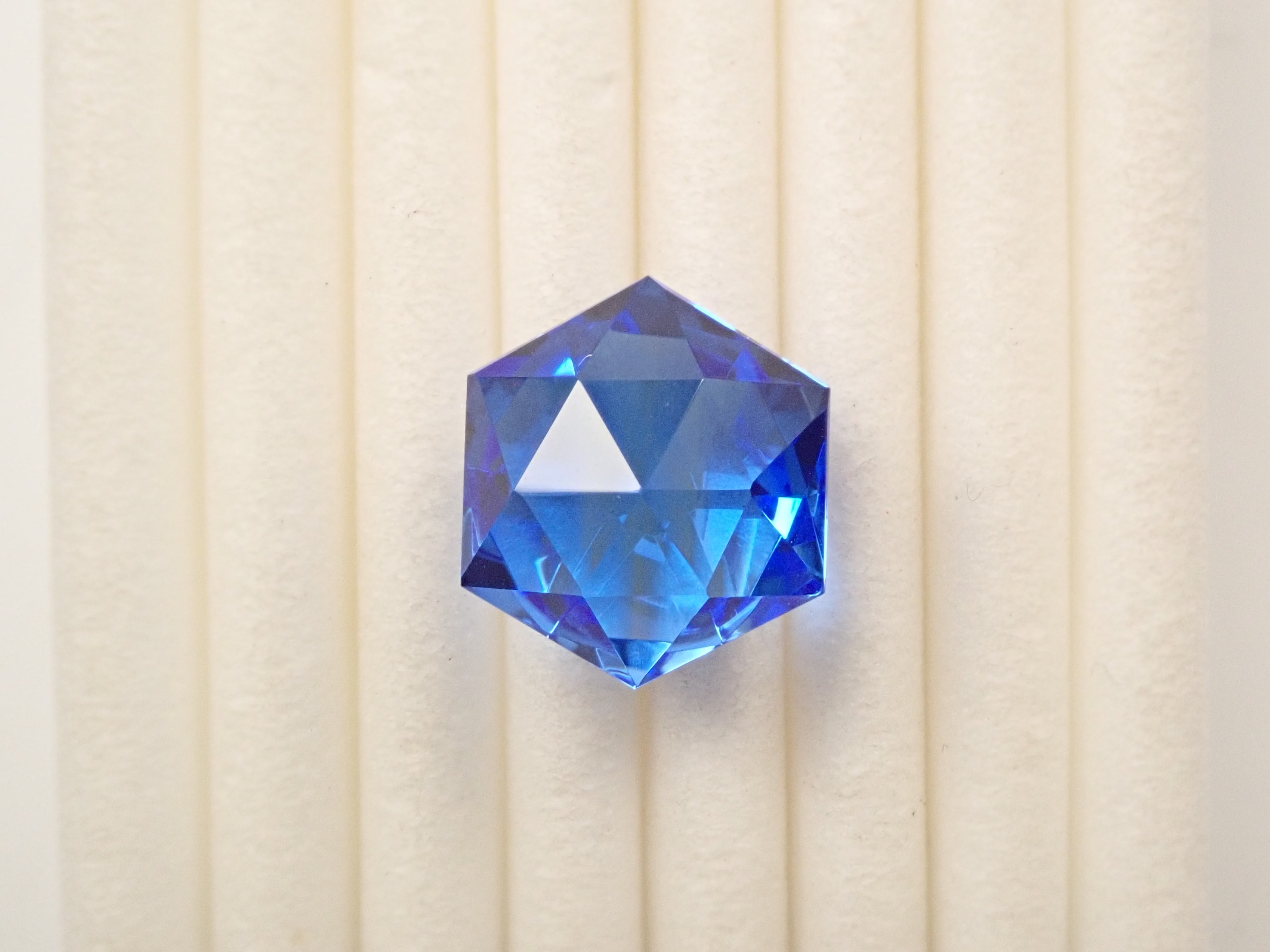 【12557150掲載】シベリアンブルークォーツ(合成クォーツ) 5.794ctルース