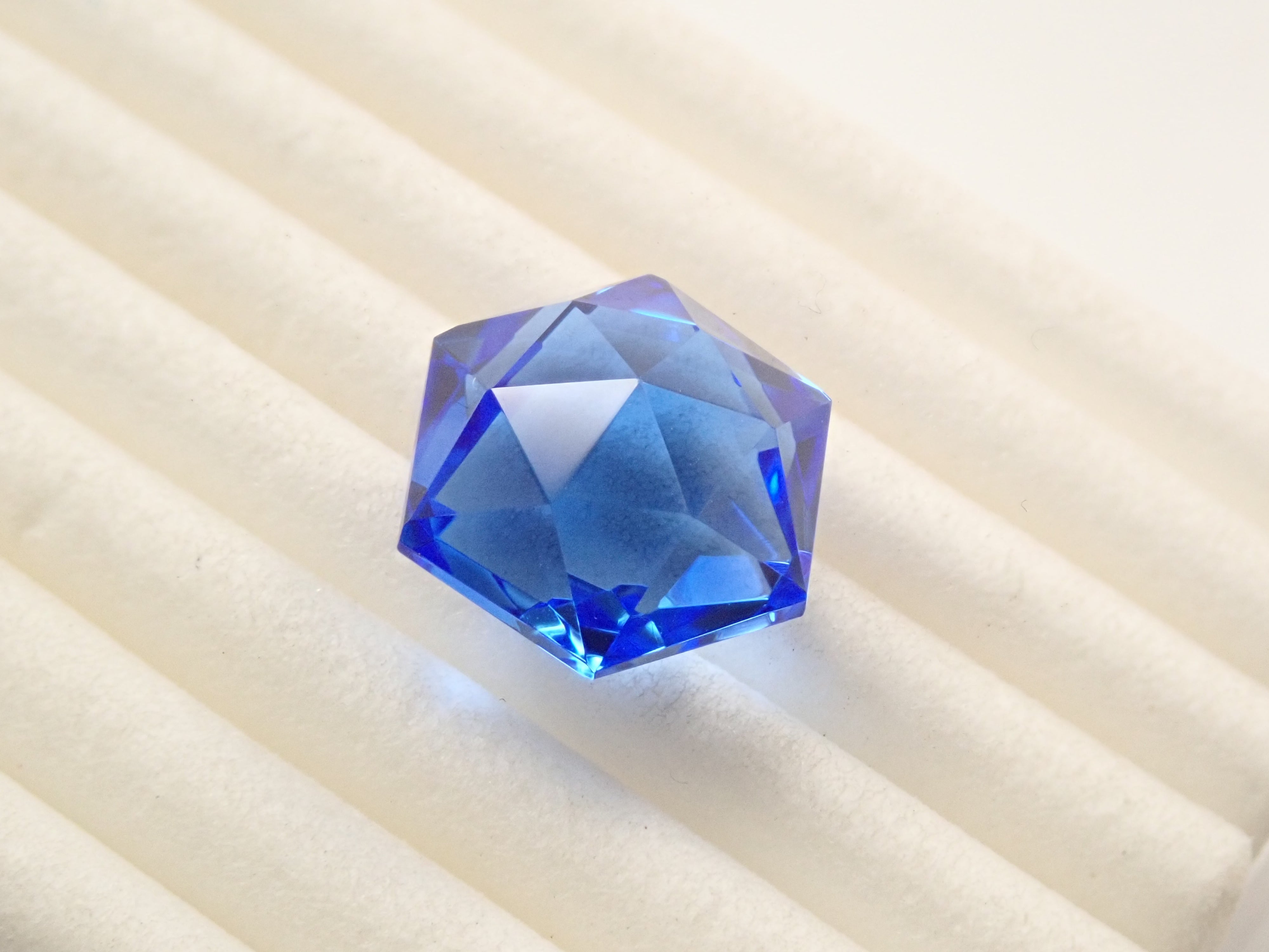 【12557150掲載】シベリアンブルークォーツ(合成クォーツ) 5.794ctルース