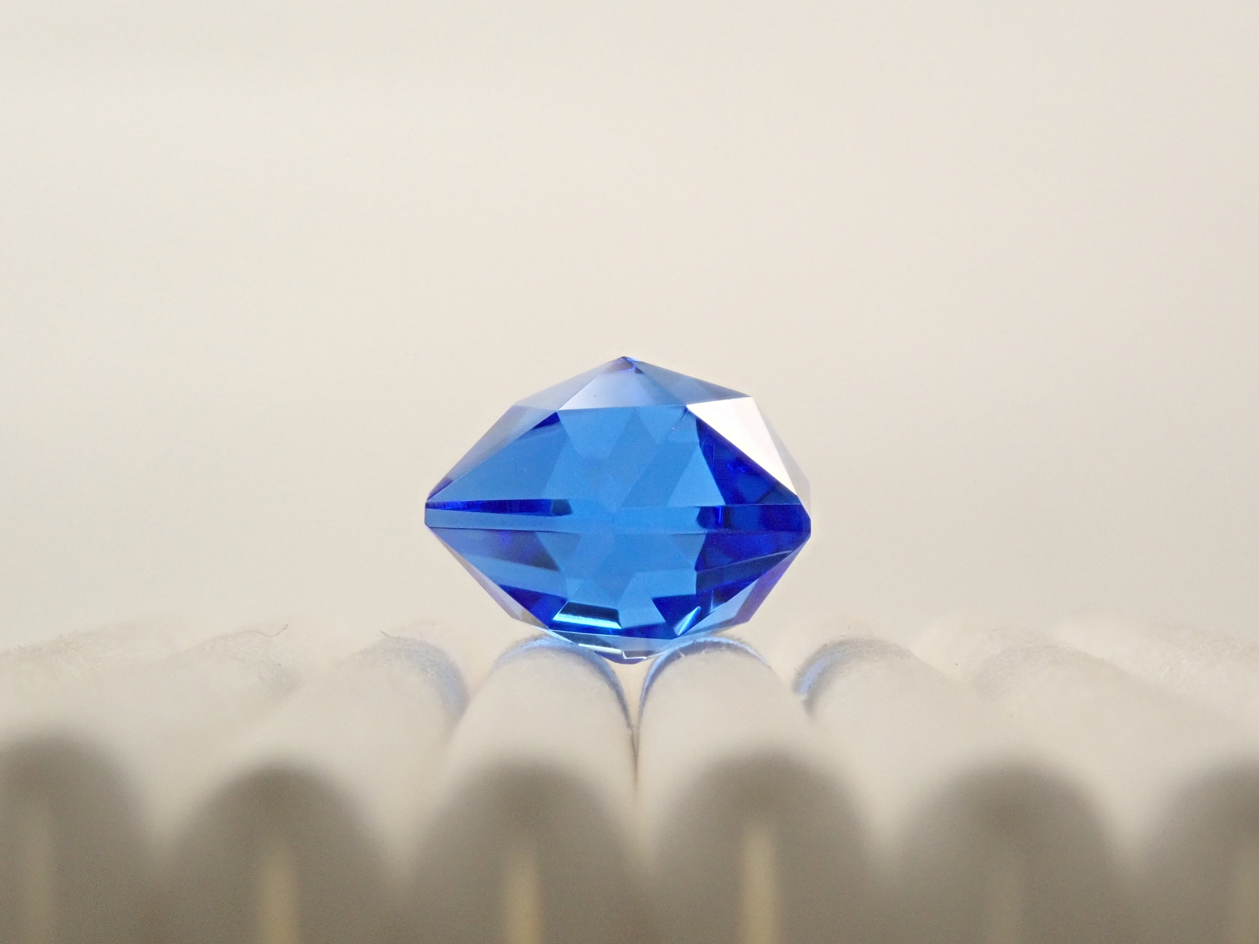 【12557150掲載】シベリアンブルークォーツ(合成クォーツ) 5.794ctルース