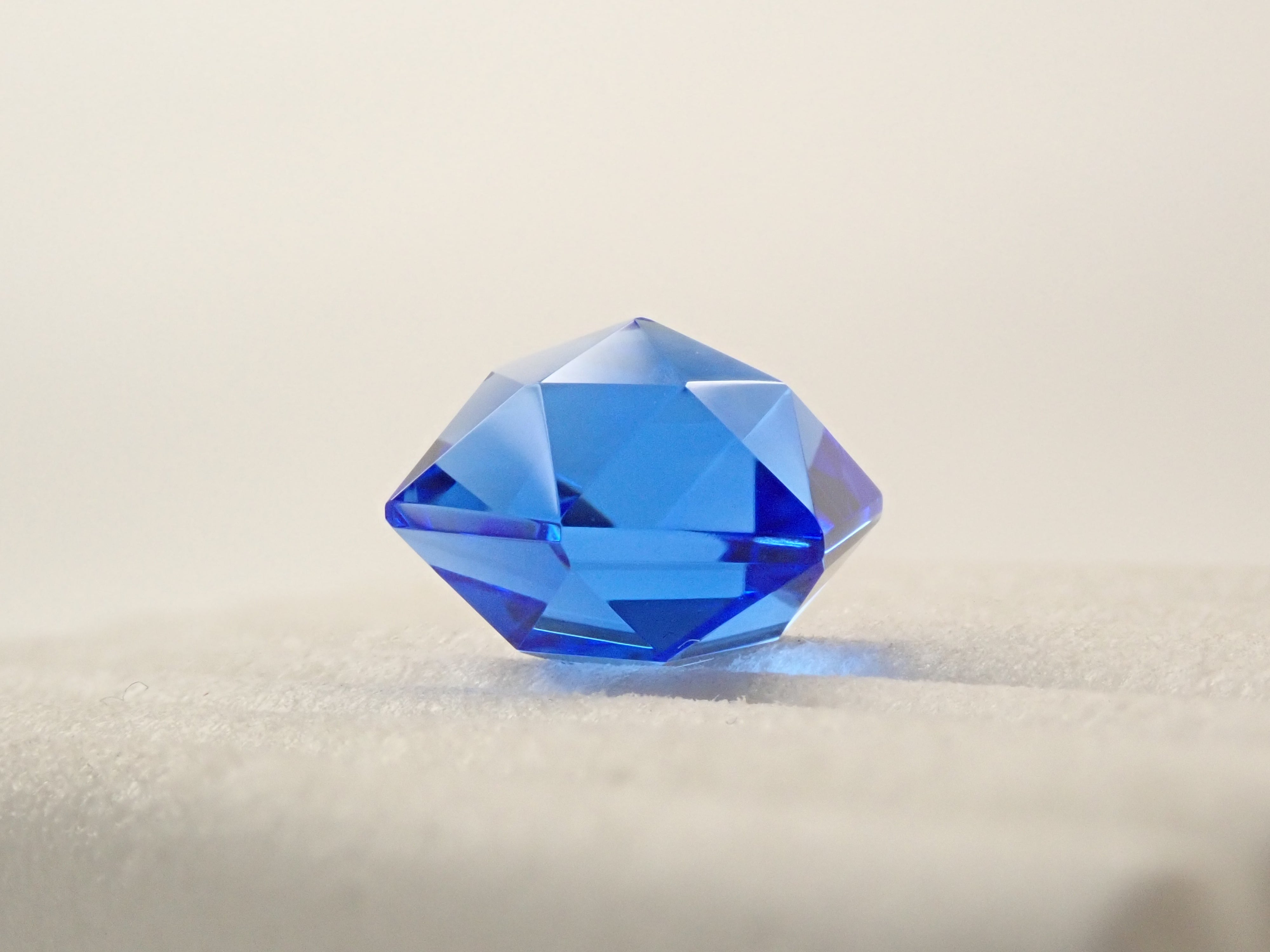 【12557150掲載】シベリアンブルークォーツ(合成クォーツ) 5.794ctルース