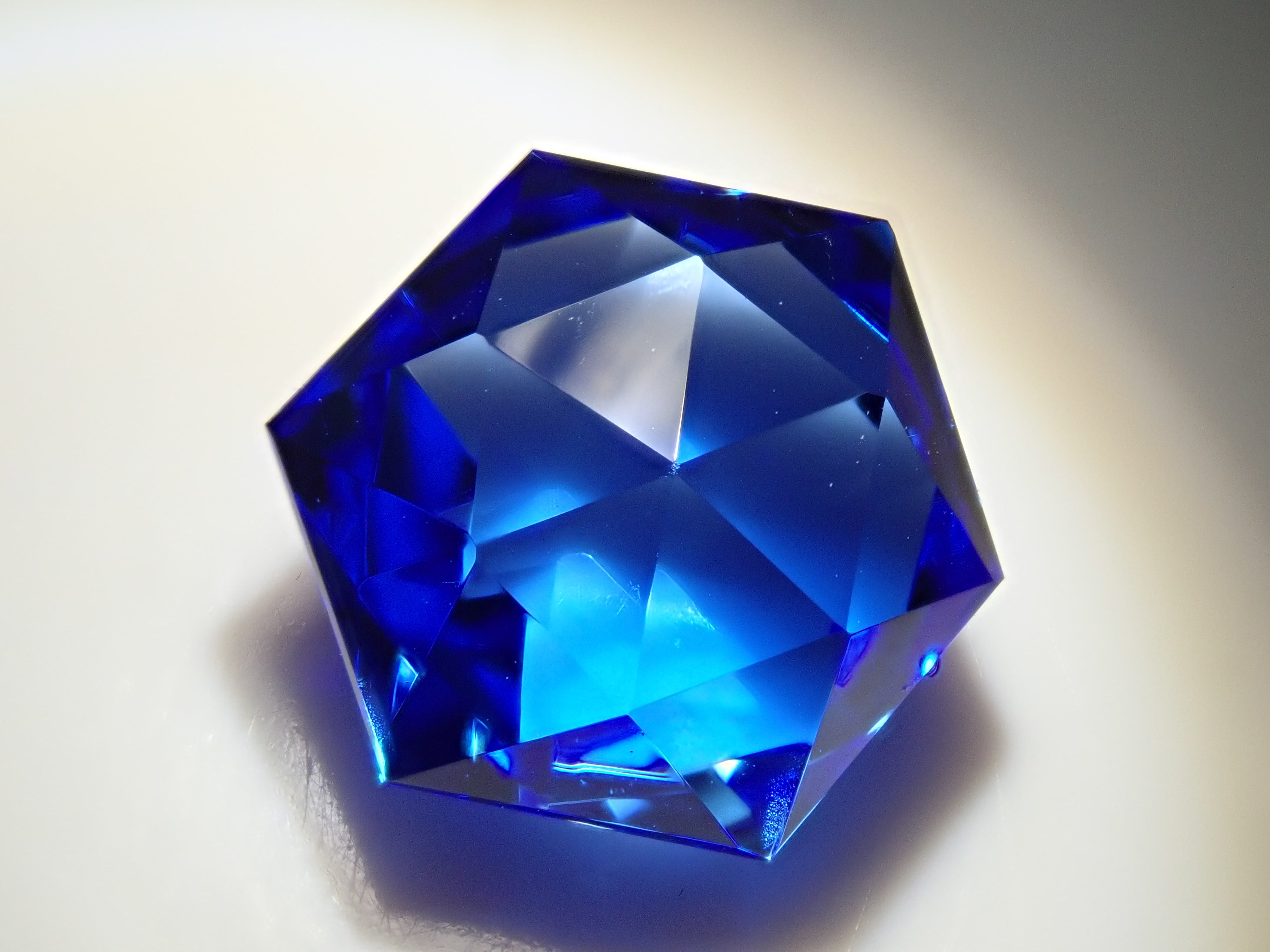 【12557150掲載】シベリアンブルークォーツ(合成クォーツ) 5.794ctルース