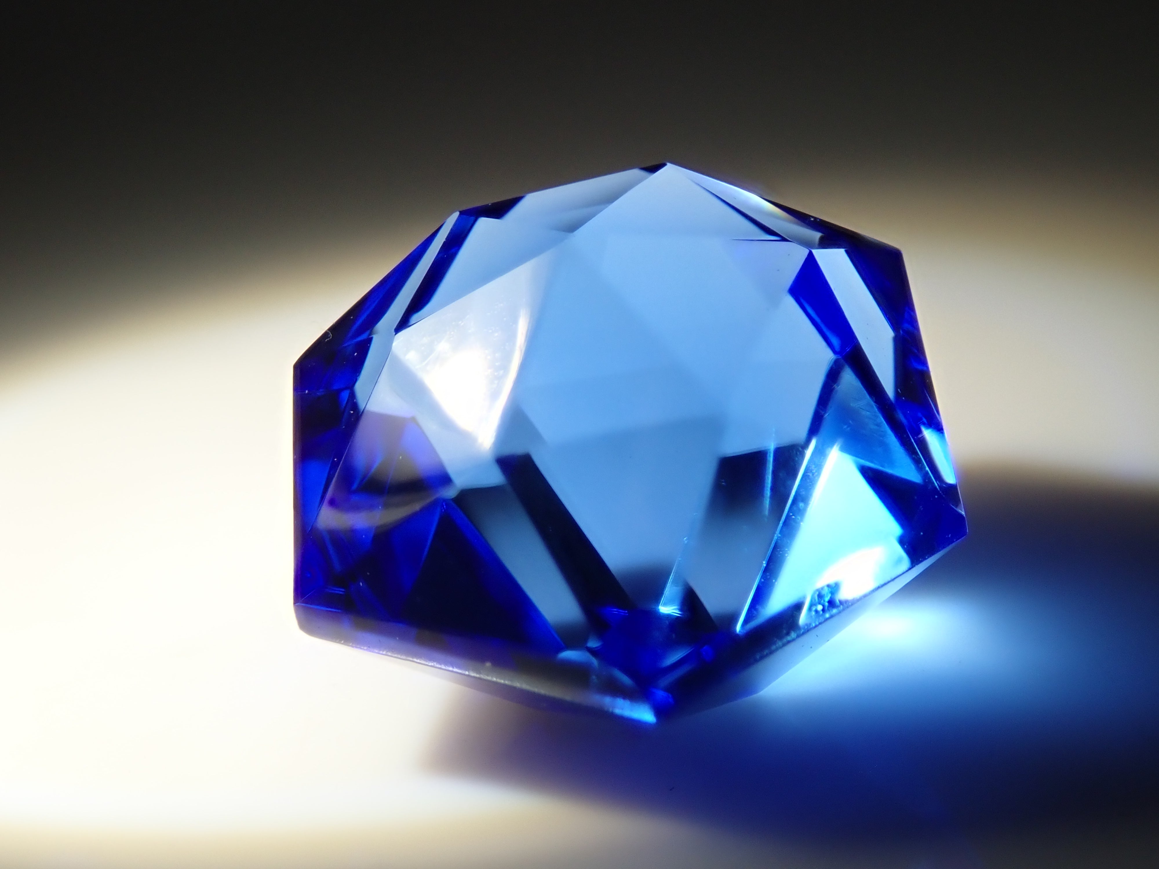 【12557150掲載】シベリアンブルークォーツ(合成クォーツ) 5.794ctルース