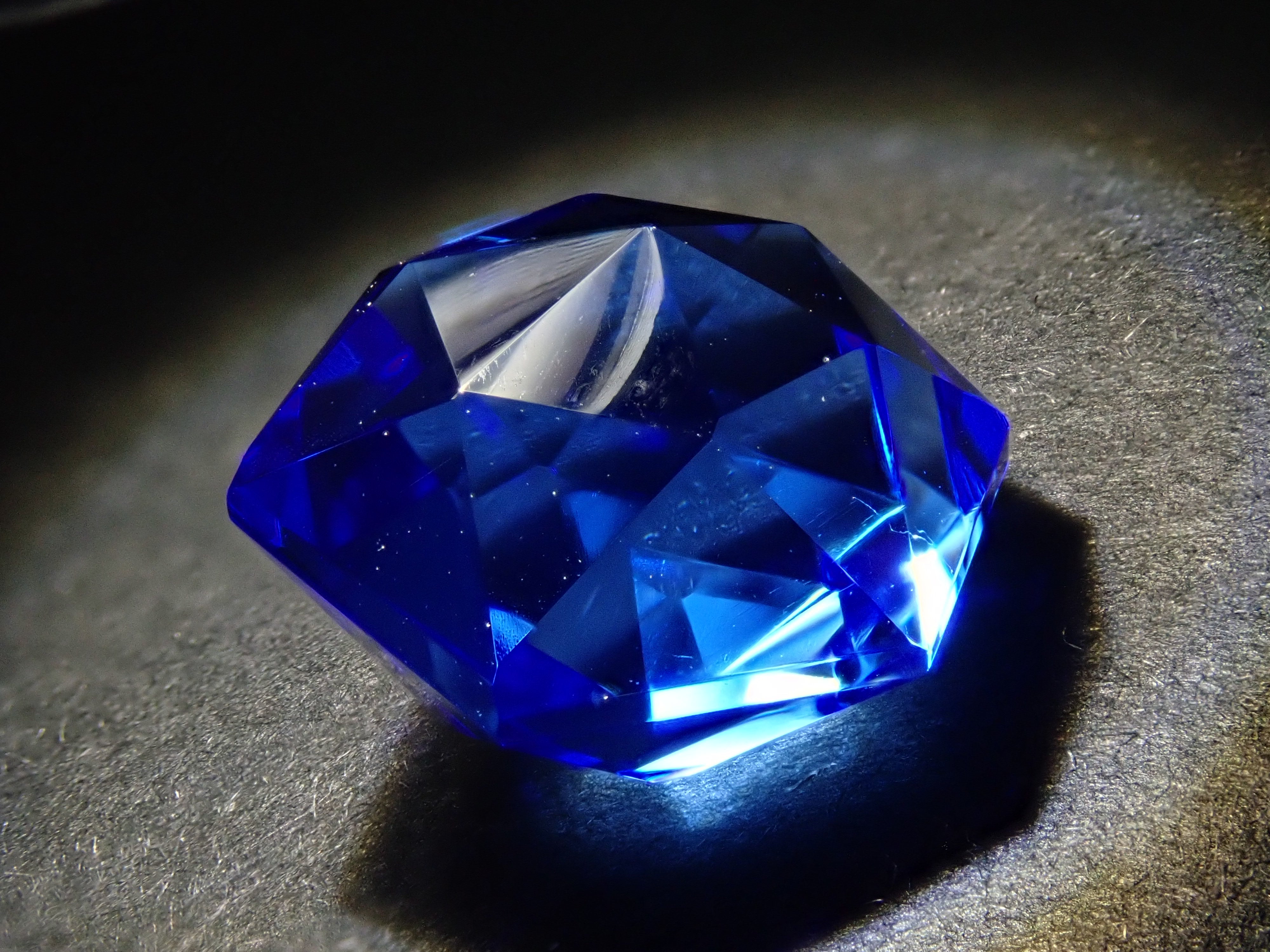 【12557150掲載】シベリアンブルークォーツ(合成クォーツ) 5.794ctルース