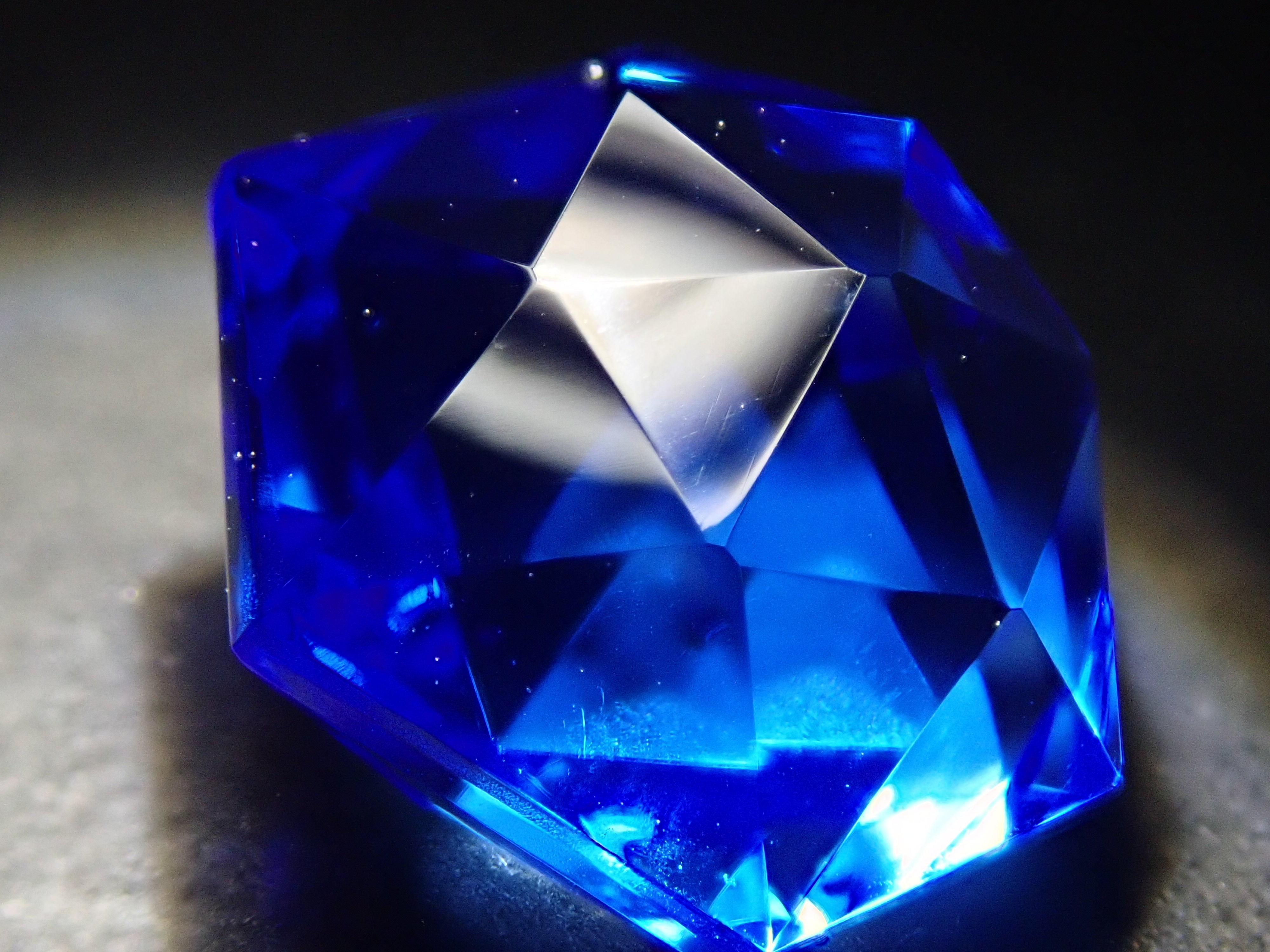 【12557150掲載】シベリアンブルークォーツ(合成クォーツ) 5.794ctルース