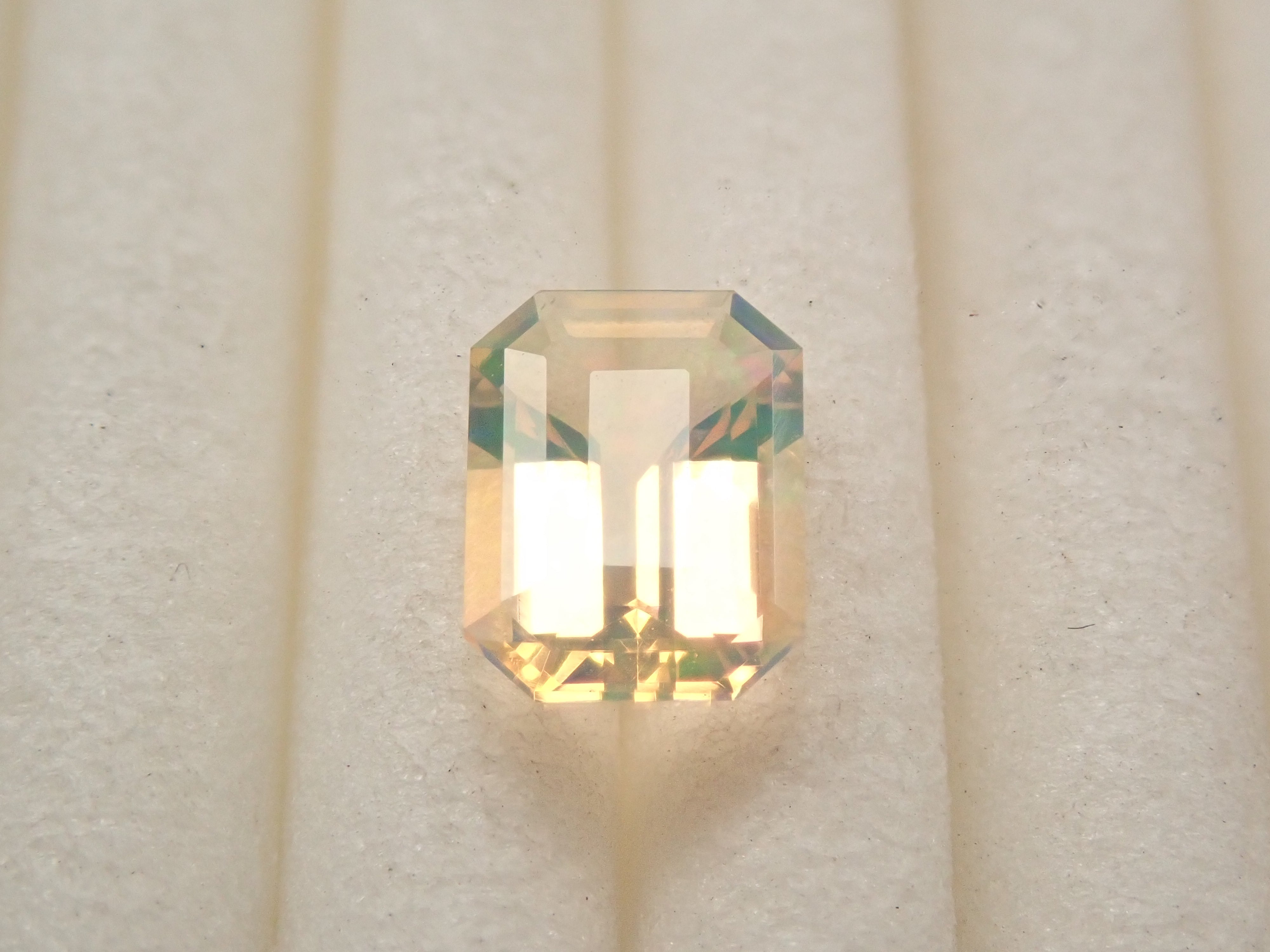 メキシコ産ファイアオパール 0.356ctルース(ファセットカット)