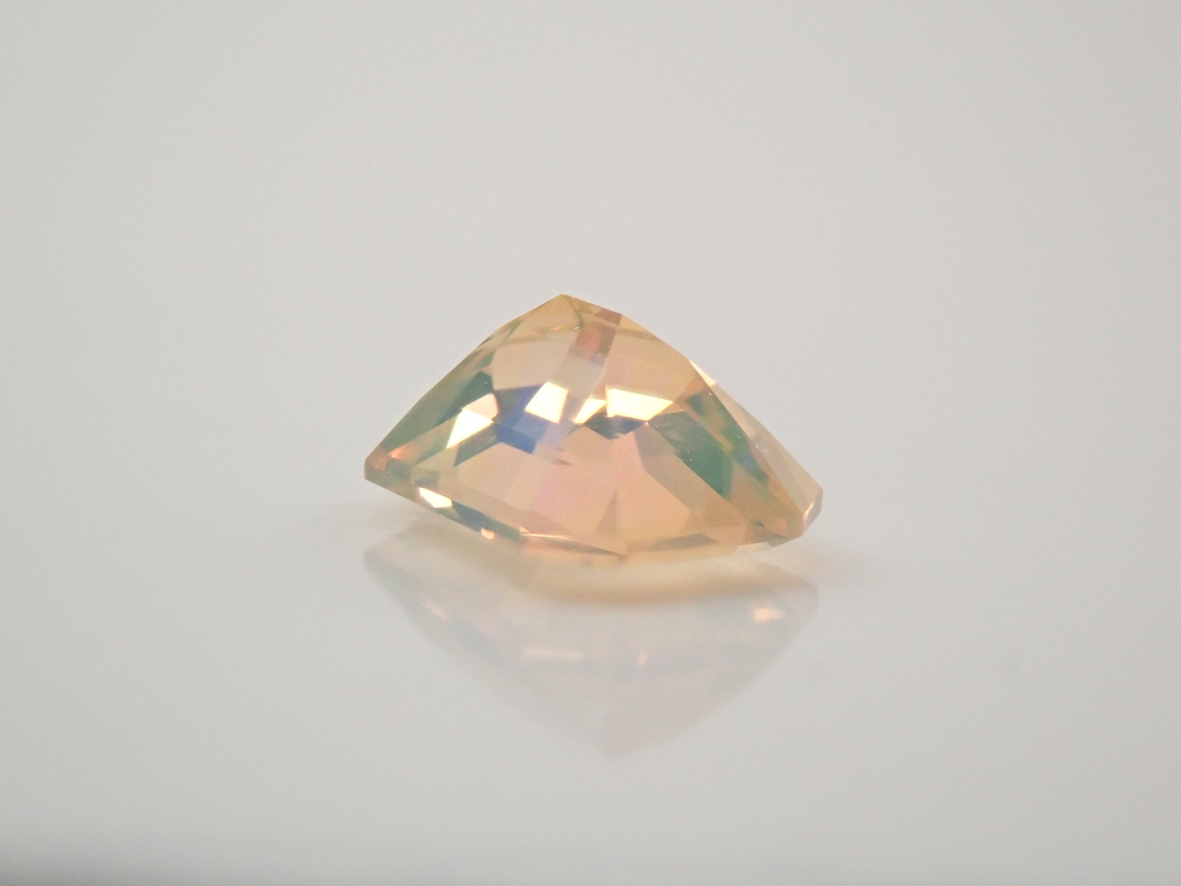 メキシコ産ファイアオパール 0.356ctルース(ファセットカット)