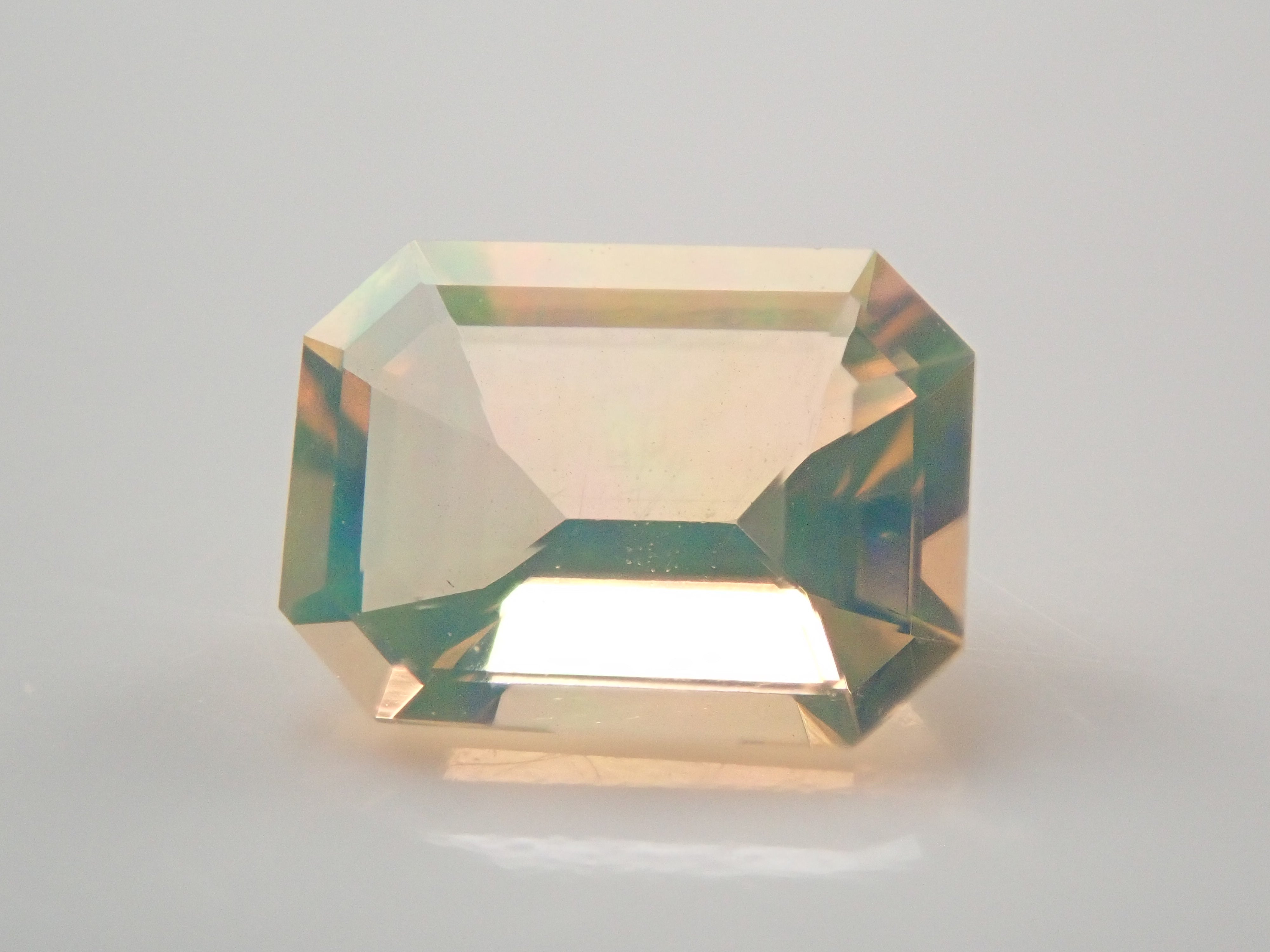 メキシコ産ファイアオパール 0.356ctルース(ファセットカット)