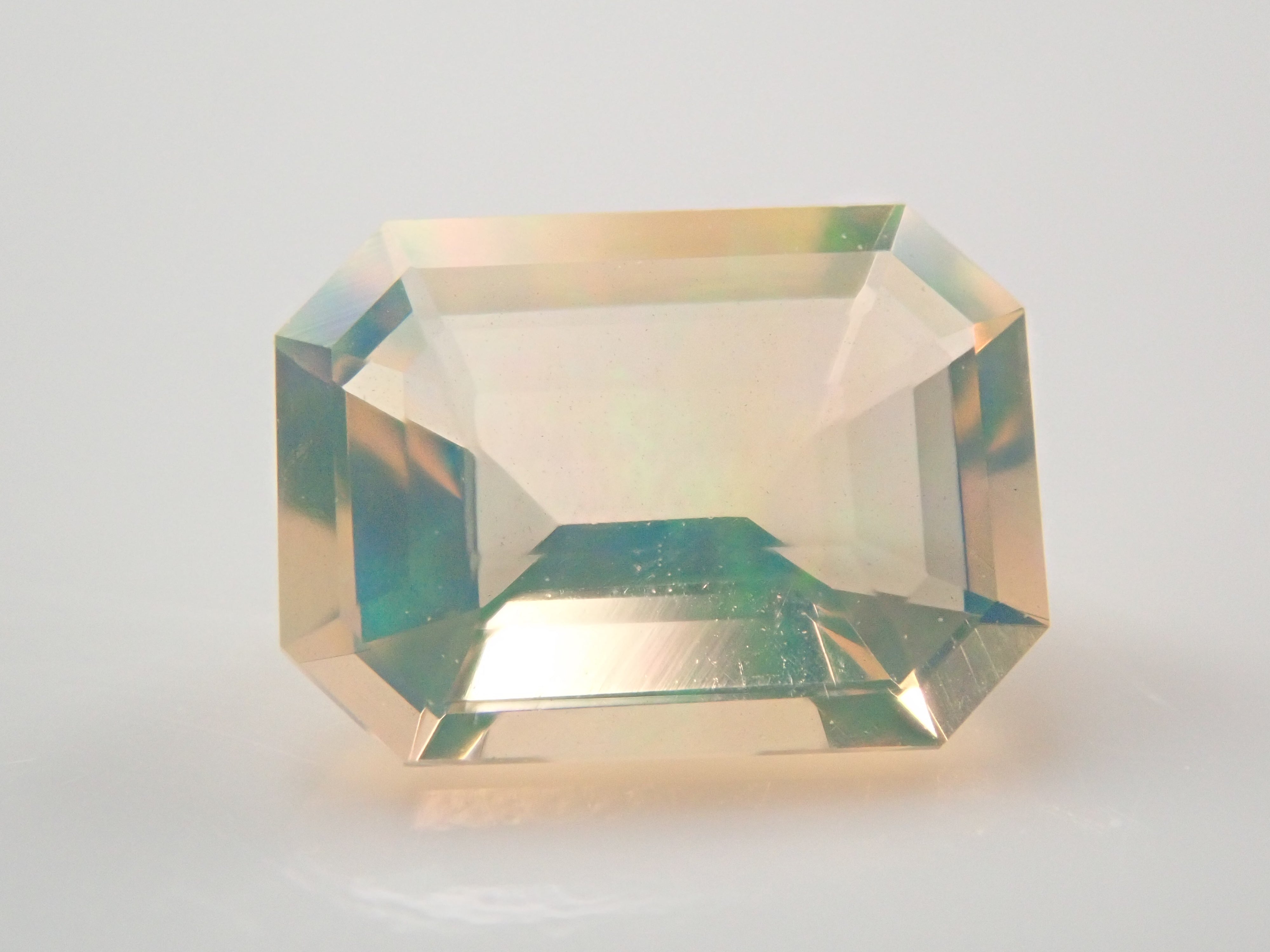 メキシコ産ファイアオパール 0.356ctルース(ファセットカット)