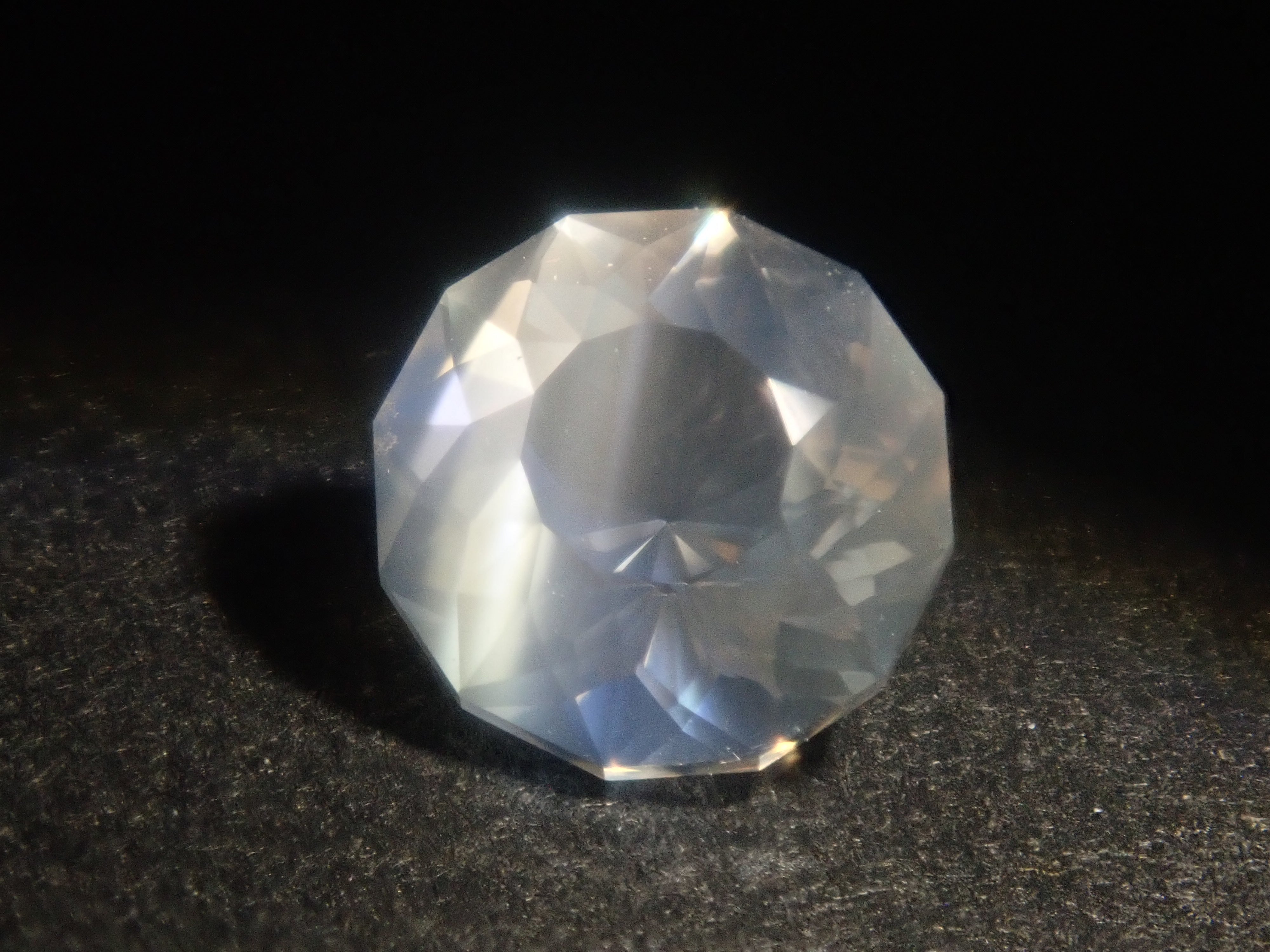 【9/4 22時販売】スリランカ・ウバ産ムーンストーン 6.1mm/0.821ctルース