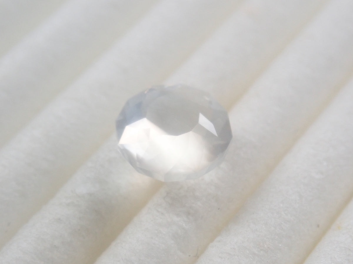 【9/6 22時販売】スリランカ・ウバ産ムーンストーン 6.1mm/0.828ctルース