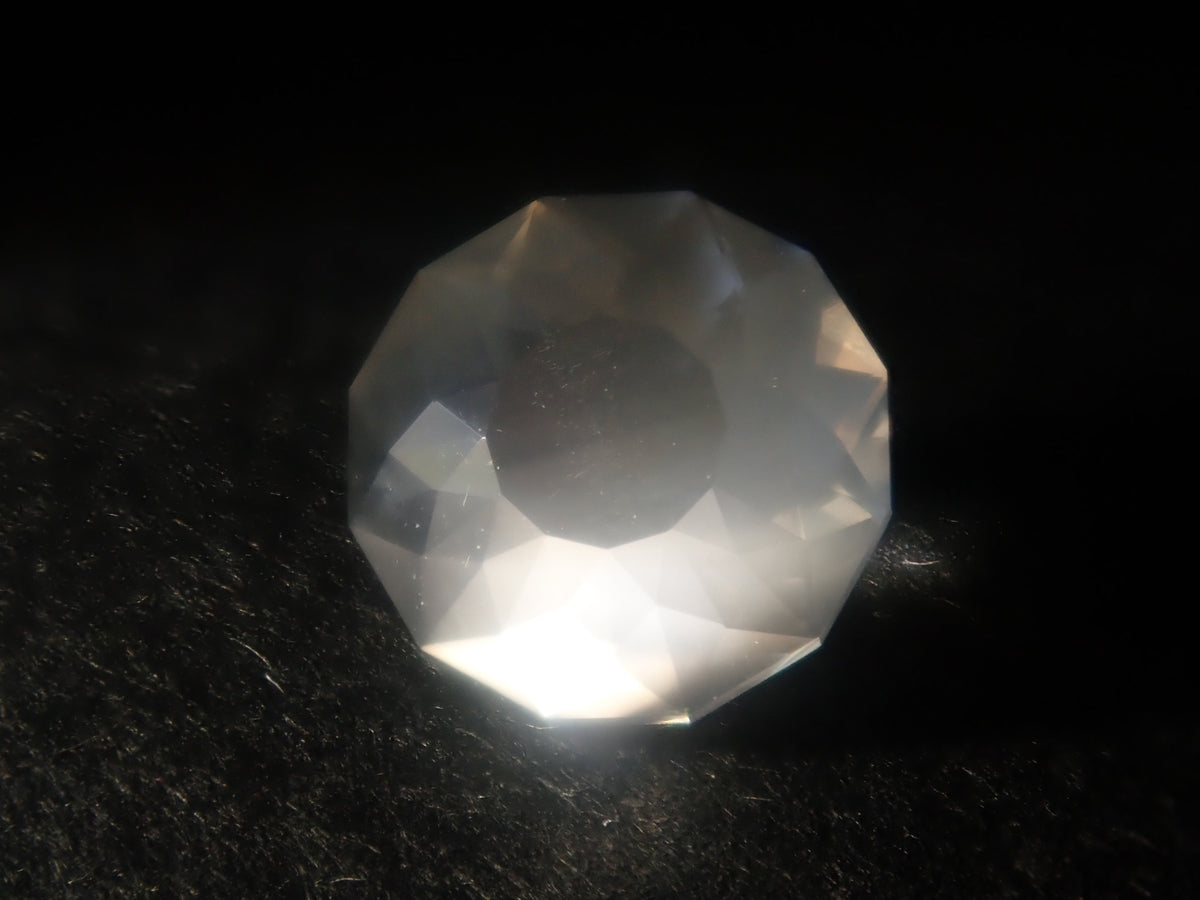 【9/6 22時販売】スリランカ・ウバ産ムーンストーン 6.1mm/0.830ctルース
