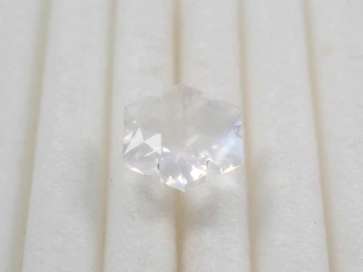 【9/14 22時販売】スリランカ・ウバ産ムーンストーン 0.872ctルース